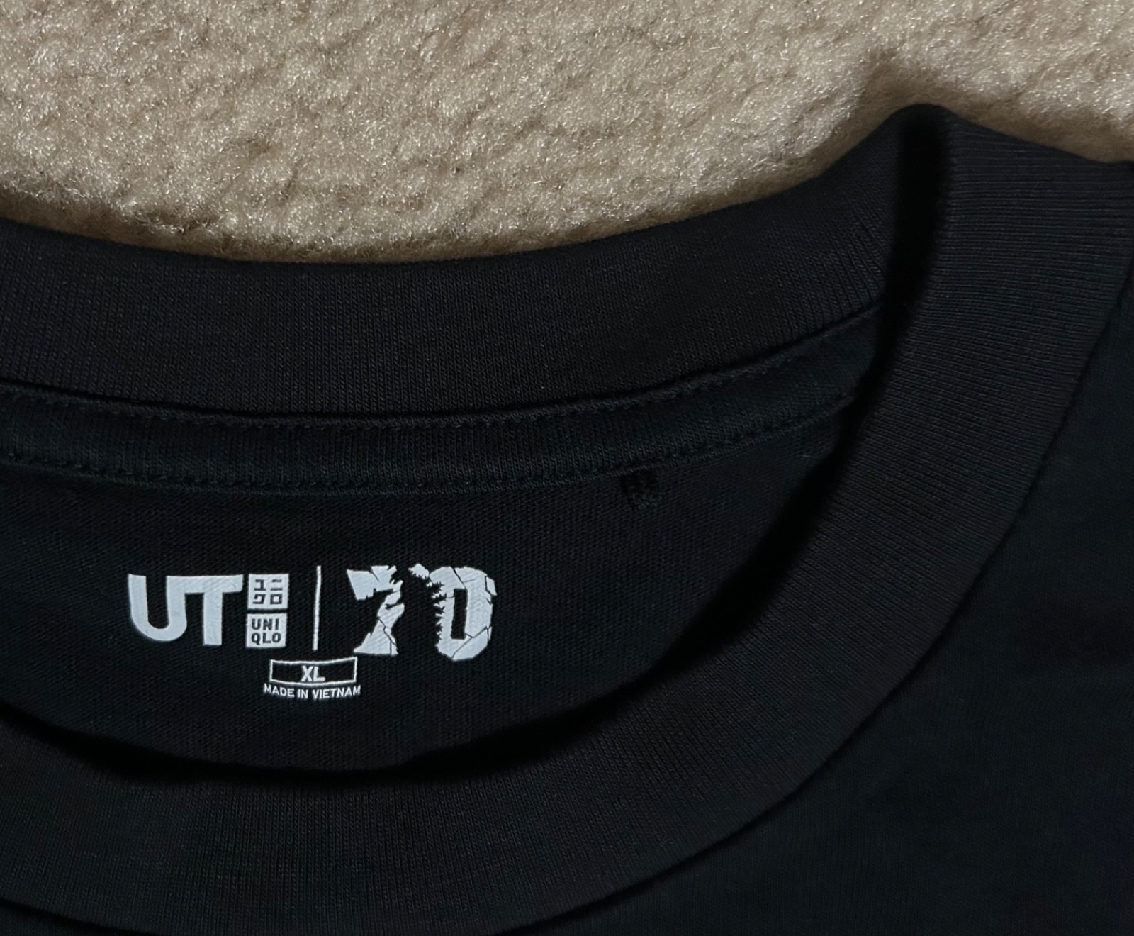 Uniqlo UT x Godzilla 70th Anniversary XL Gojira vs. Gigan Black T-Shirt, Size XL gallery