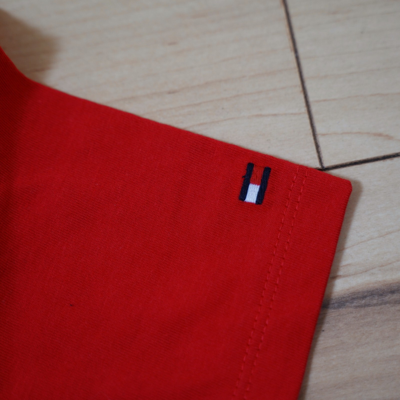 Tommy Hilfiger modern varsity logo cotton t-shirt New York embroidery LOGO gallery