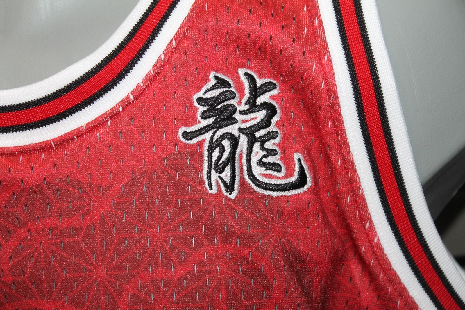 MITCHELL & NESS NBA ASIAN HERITAGE 6.0 FASHION SWINGMAN JERSEY CHICAGO BULLS gallery