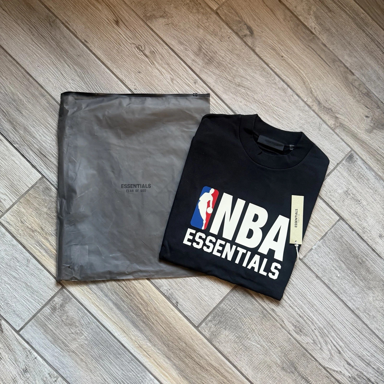 Fear of God Essentials NBA Men's Cotton Logo Fit 90'T-Shirt - Size M gallery