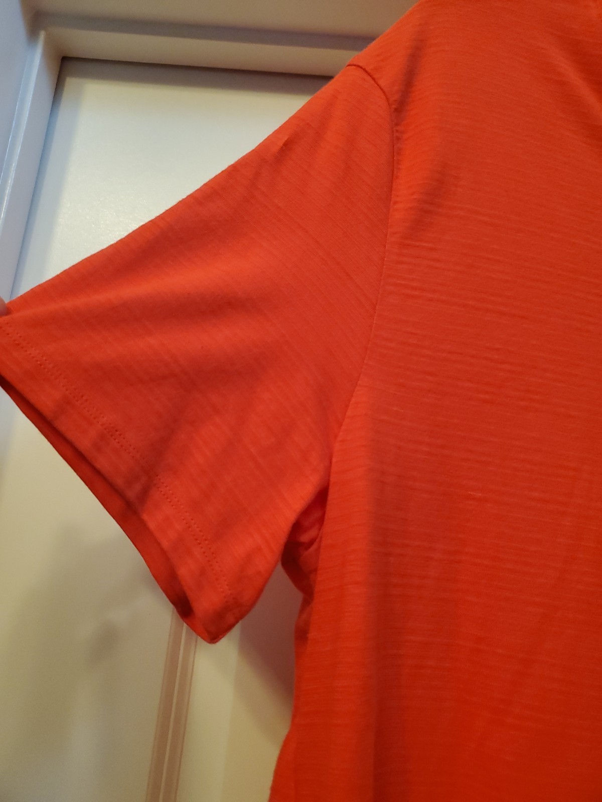 Calvin Klein V-neck TShirt~Sz Large~Men’s~Texture Silk-Like~Red~NEW gallery