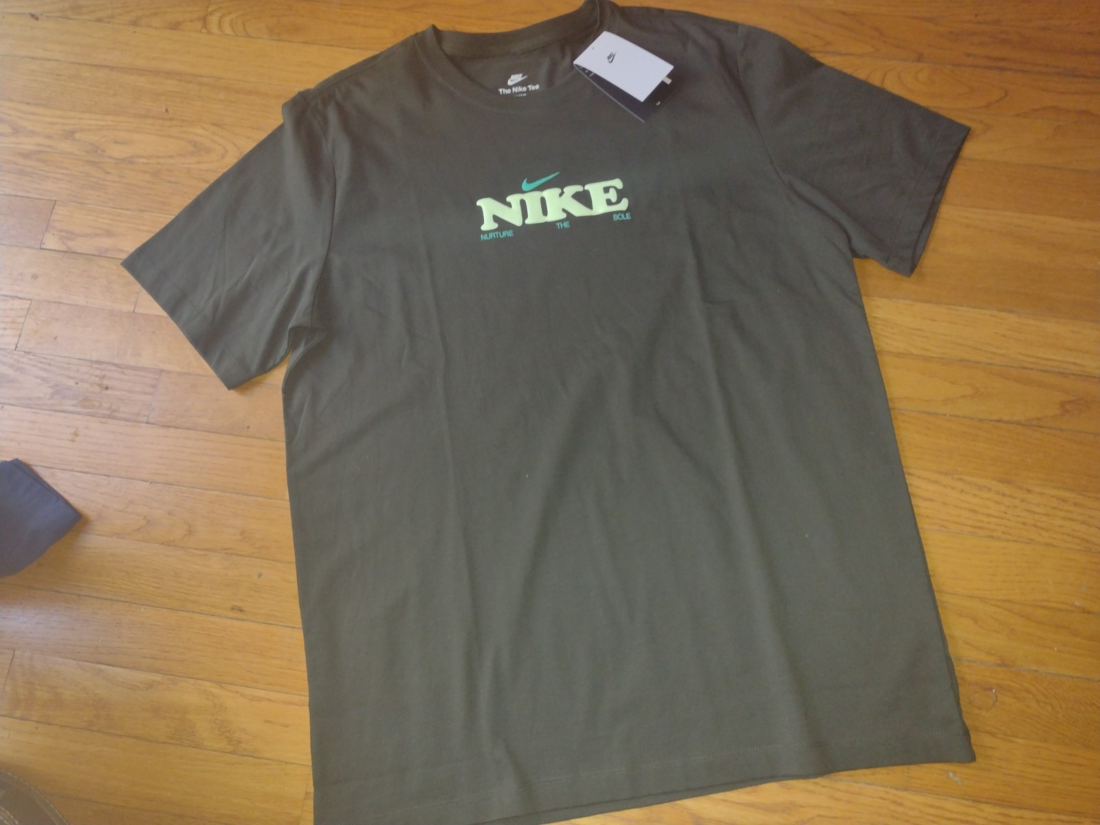 NWT, Nike Men's Graphic 100% Cotton Dark Green T-Shirt, Style # HJ0618-355 gallery