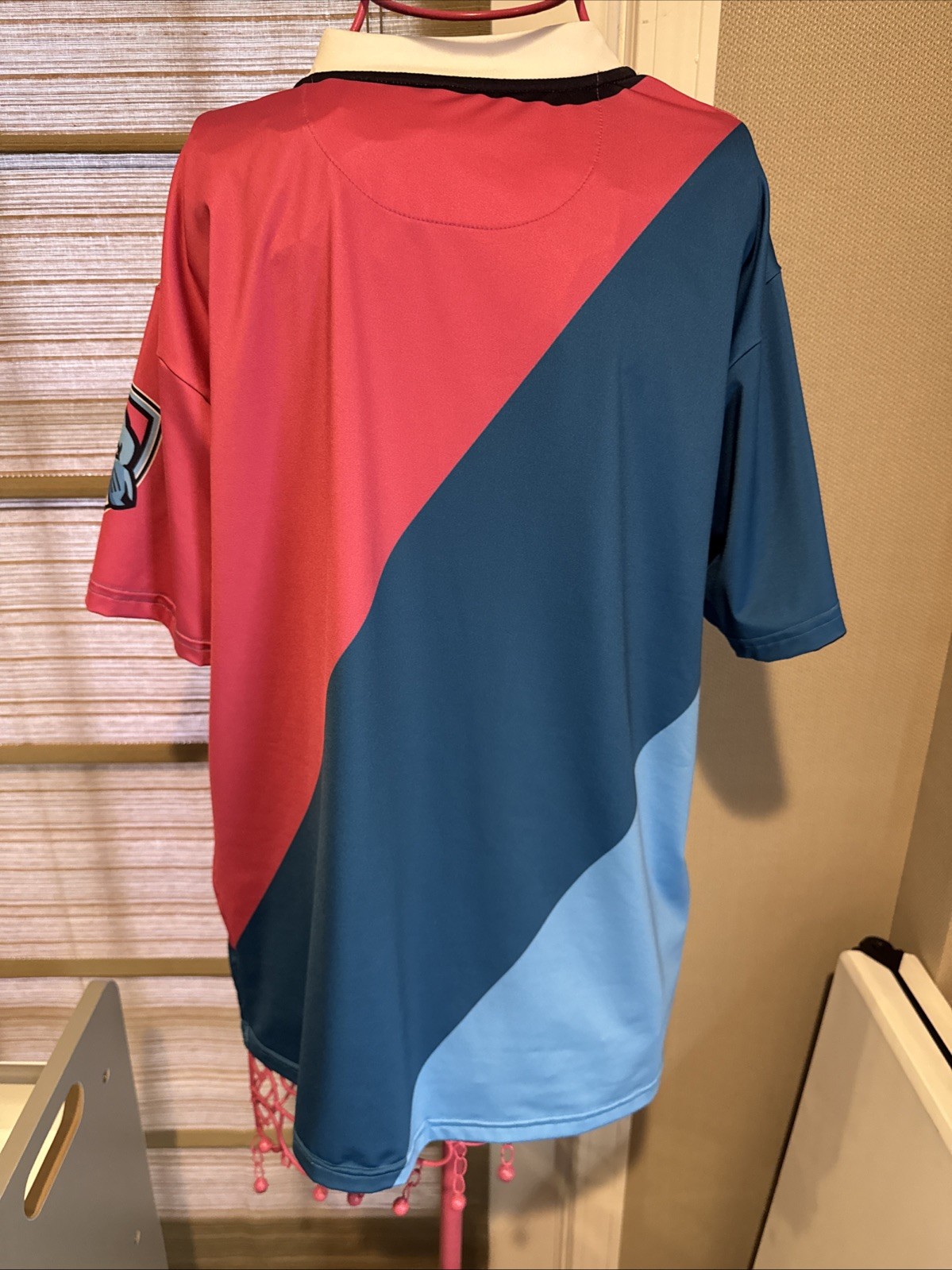 Mr Beast Gaming Performance V Neck Jersey Men's Size Medium Pink & Blue Panther gallery
