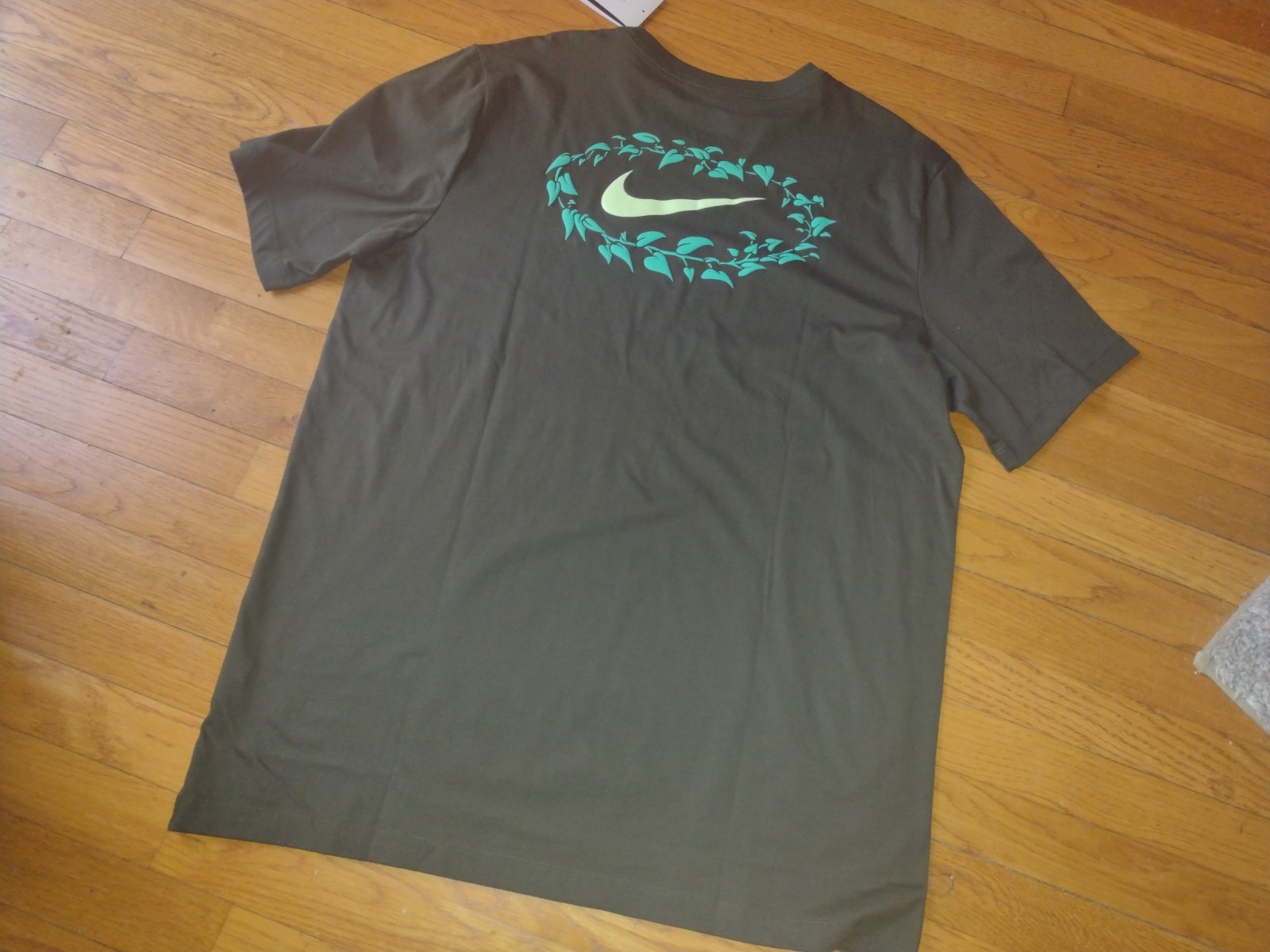 NWT, Nike Men's Graphic 100% Cotton Dark Green T-Shirt, Style # HJ0618-355 gallery