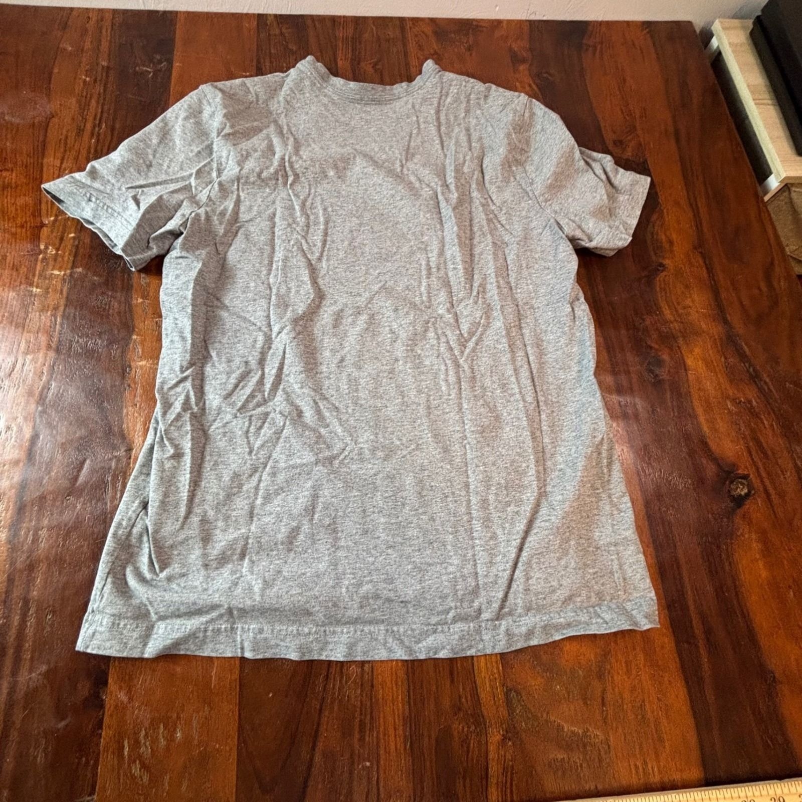 Banana Republic Mens Authentic Tee Grey V-Neck 100% Supima Cotton Large gallery