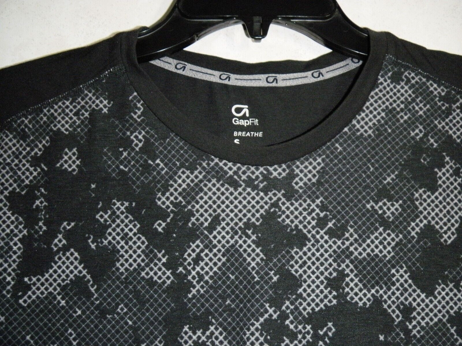 Gap Fit Breath T-Shirt Men S Black Gray Camo Crew Neck Short Sleeve gallery