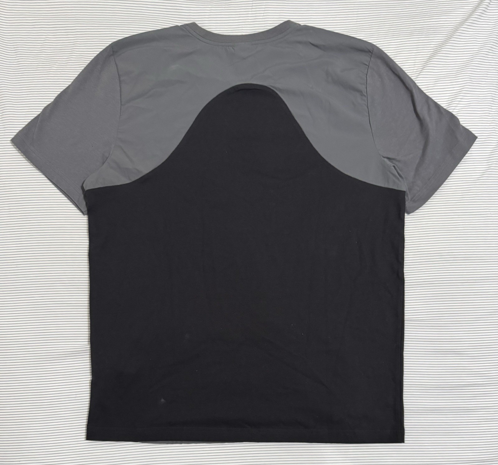 Oakley Shirt with Kangaroo Pocket Men's Medium (22 inch PtP) Short-Sleeve NWT gallery