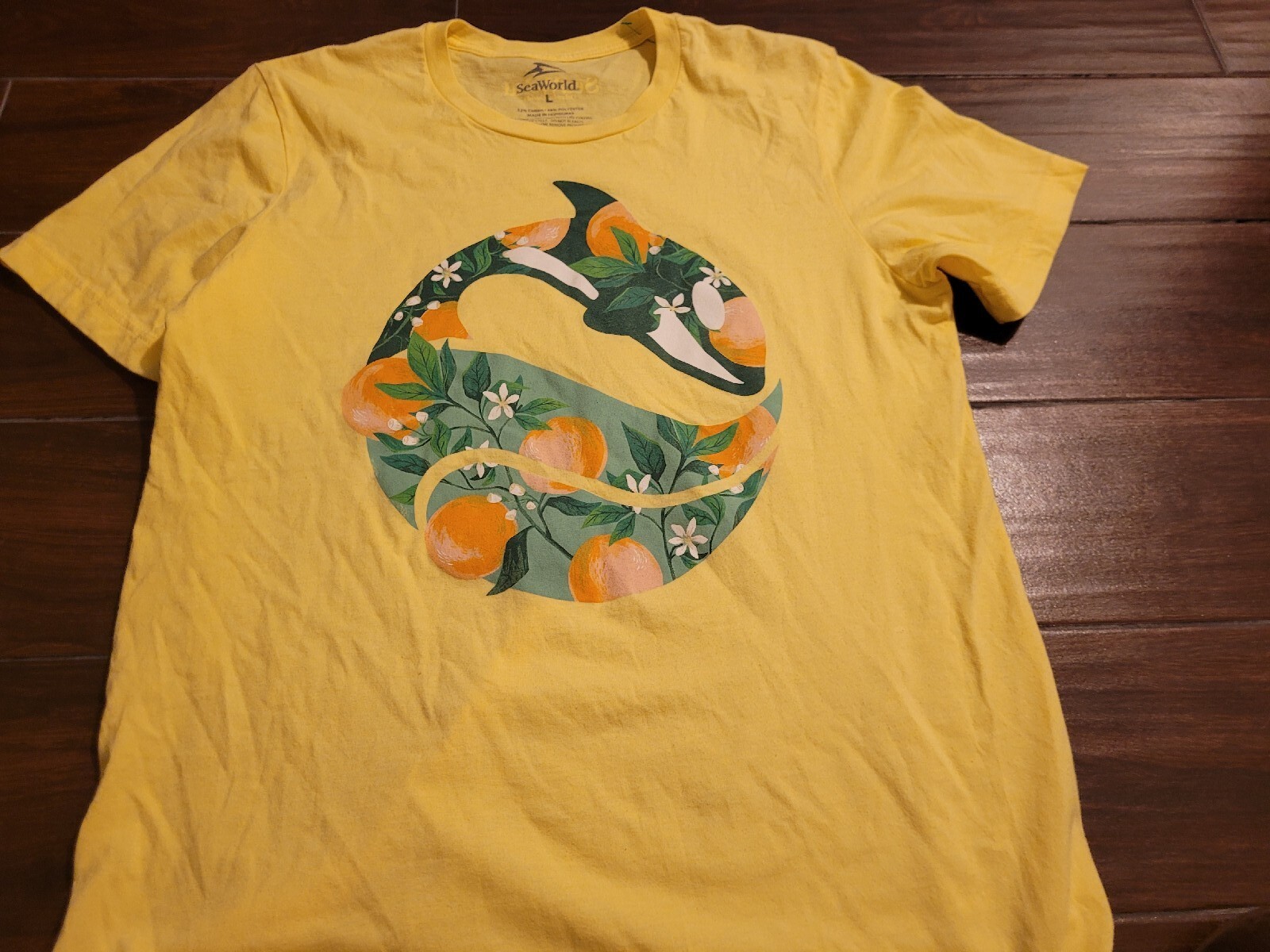 Seaworld T-Shirt - Yellow - Large - 52% COTTON gallery