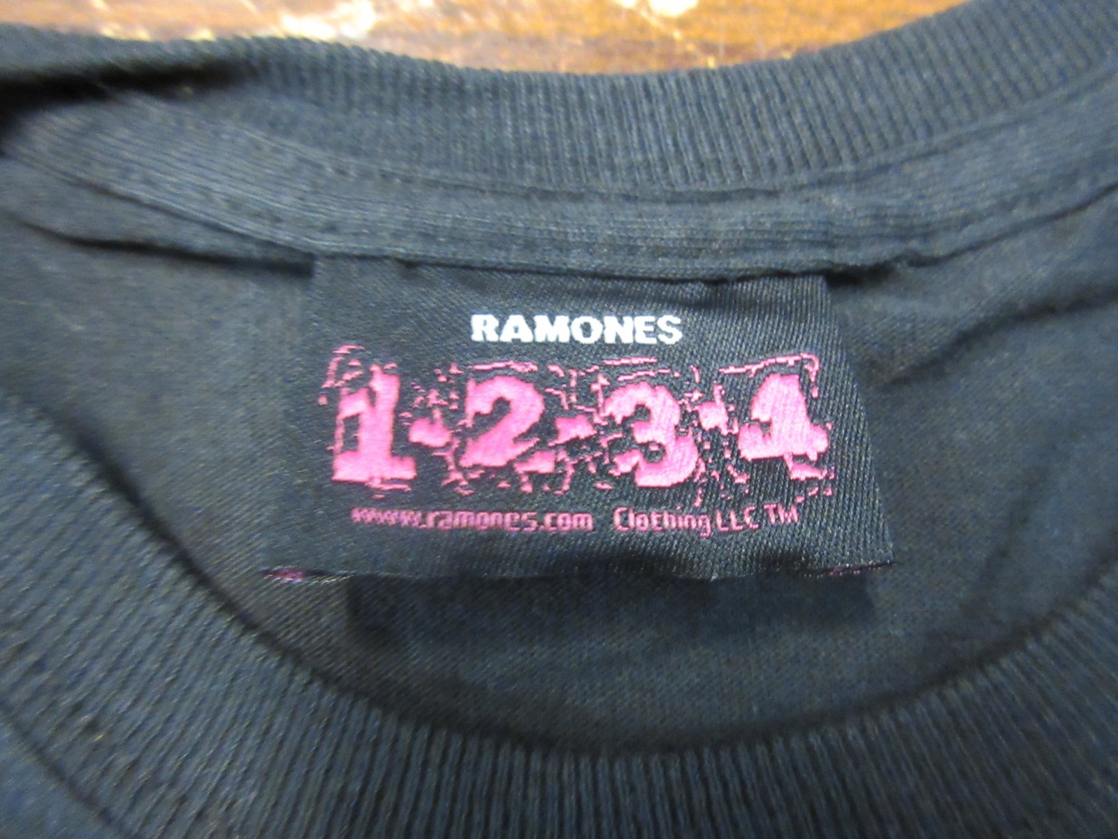 RAMONES OFFICIAL OLD STOCK MERCH HALFWAY SANITY BAND CONCERT MUSIC SHIRT MEDIUM gallery