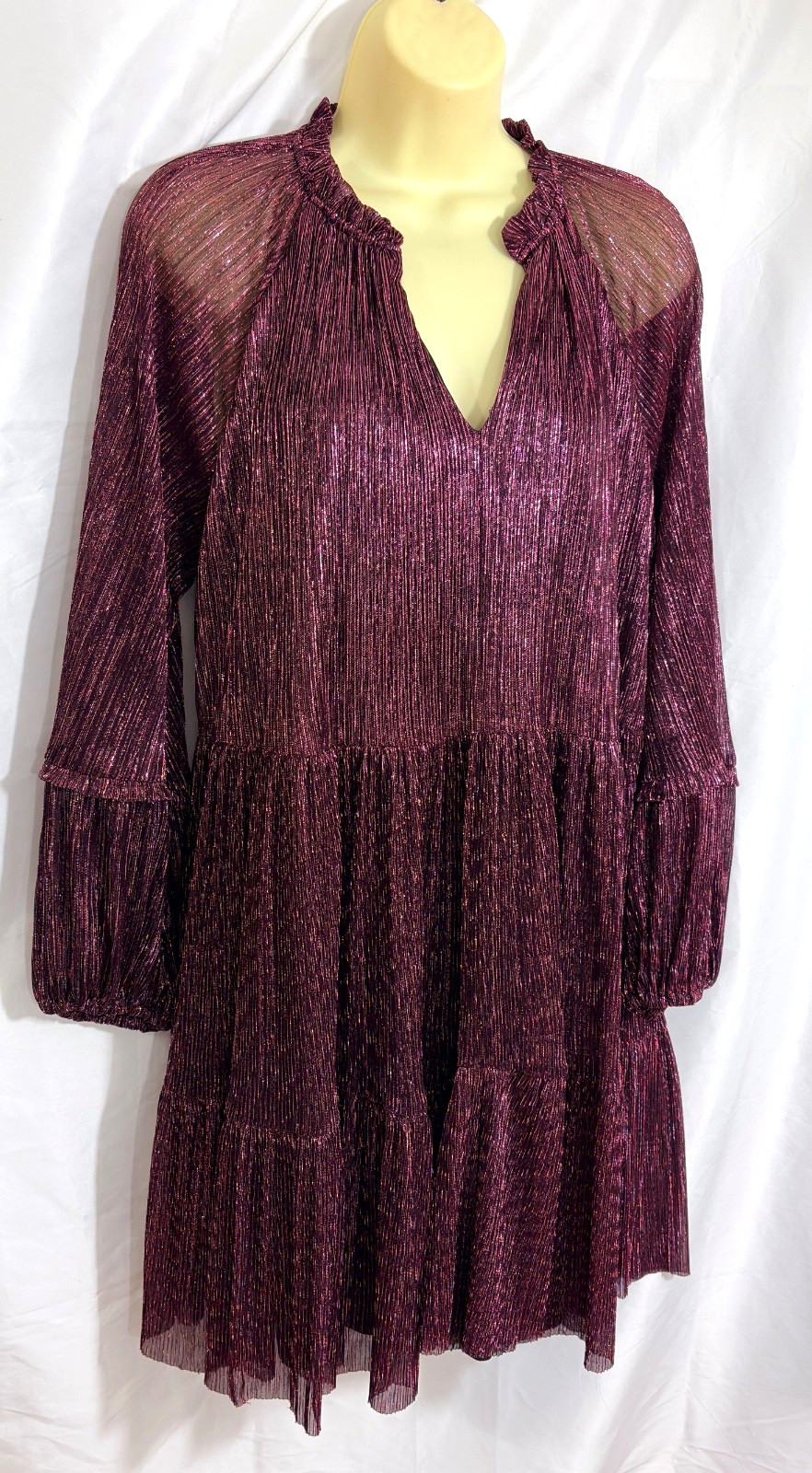 women’s 1. State dress size large burgundy pleated mini v-neck lining metallic