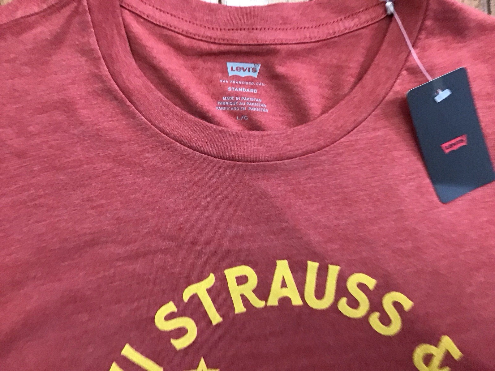 New Mens Levi's Strauss Standard Fit Graphic T-Shirt DUSTY RED Size Large gallery