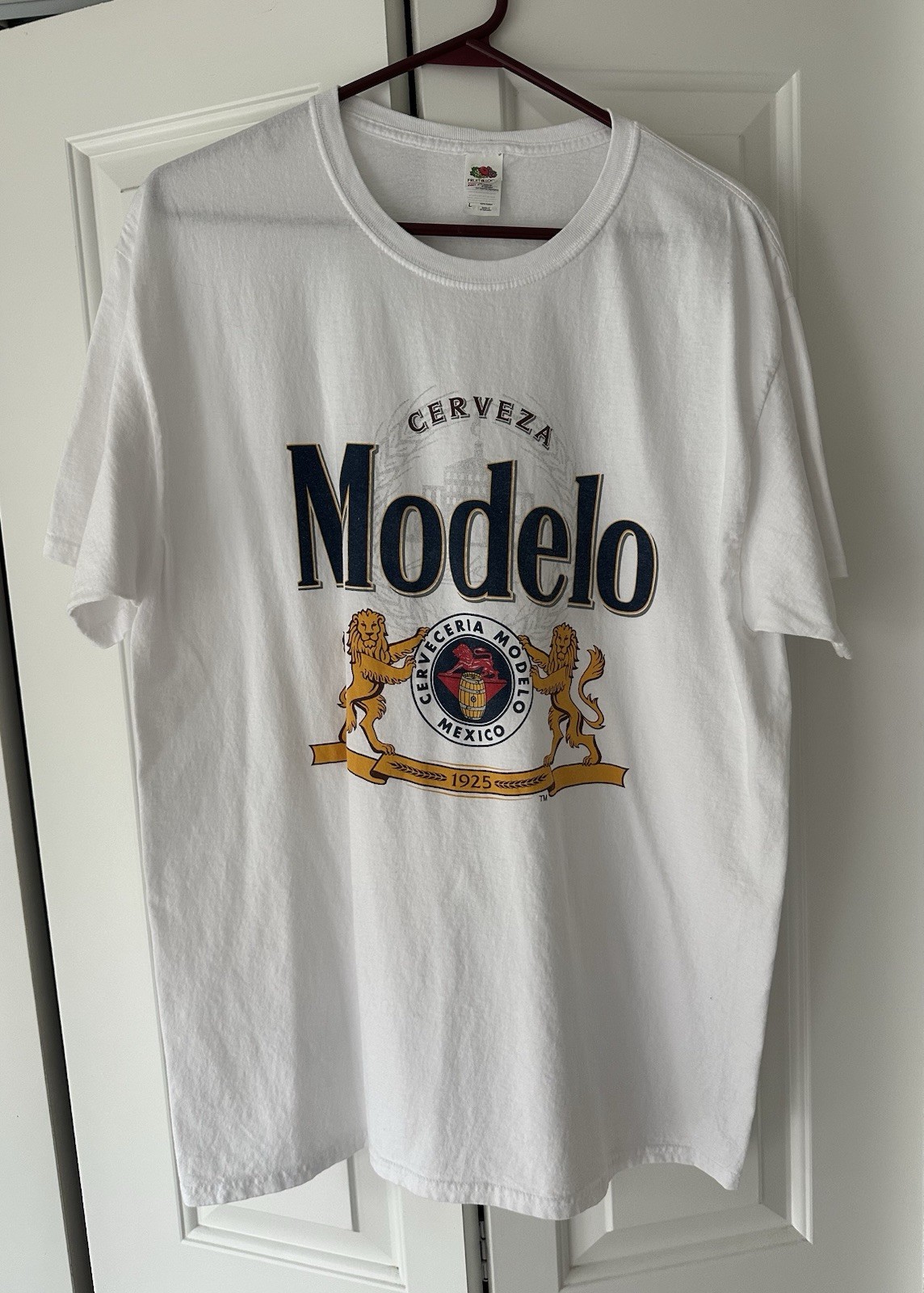 Modelo Mexican Beer T-Shirt Men’s Size Large White Graphic Print BRAND NEW