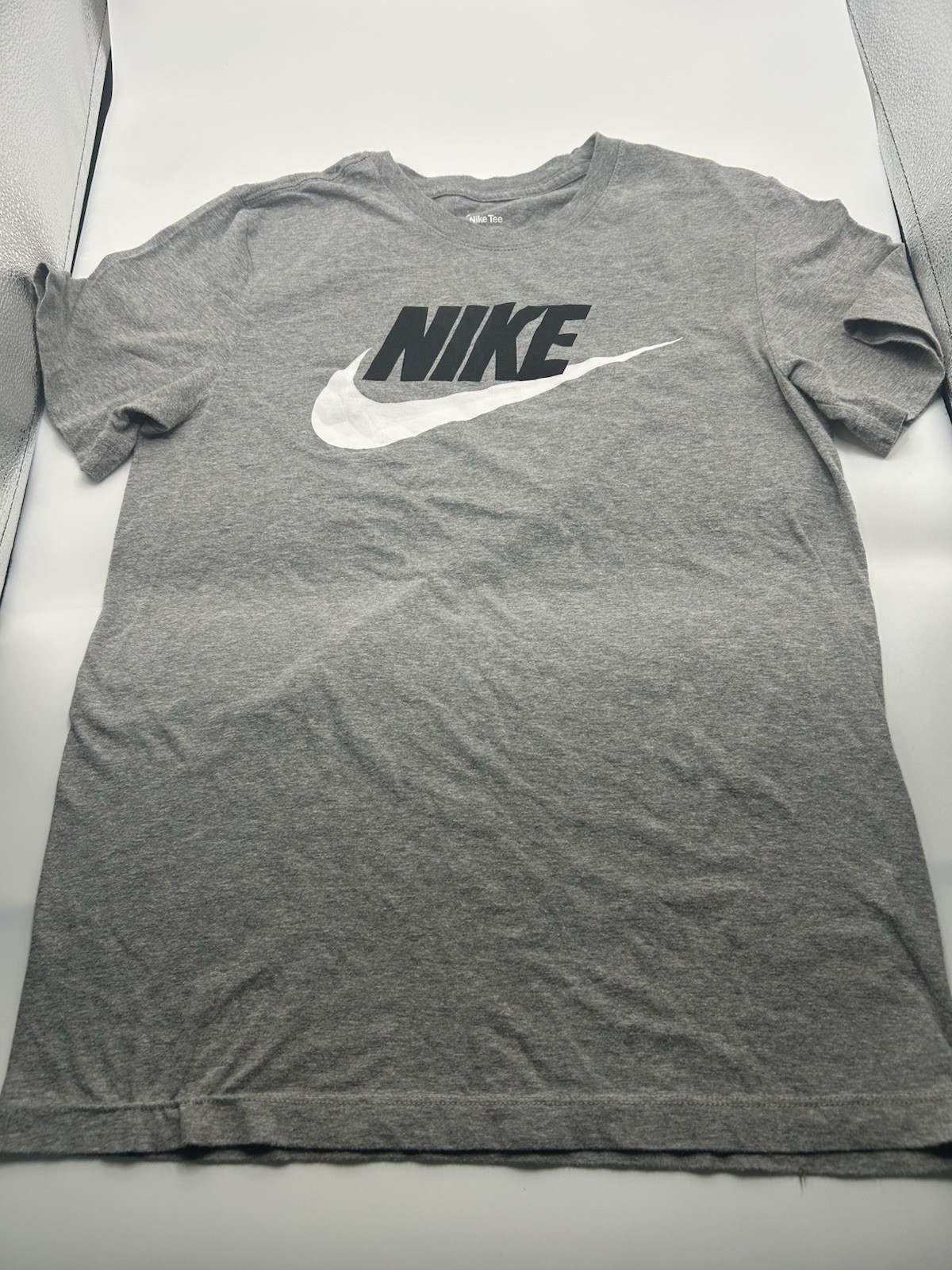 Nike The Nike Tee Men’s S Gray Crew Neck Short Sleeve Graphic Logo T-Shirt gallery