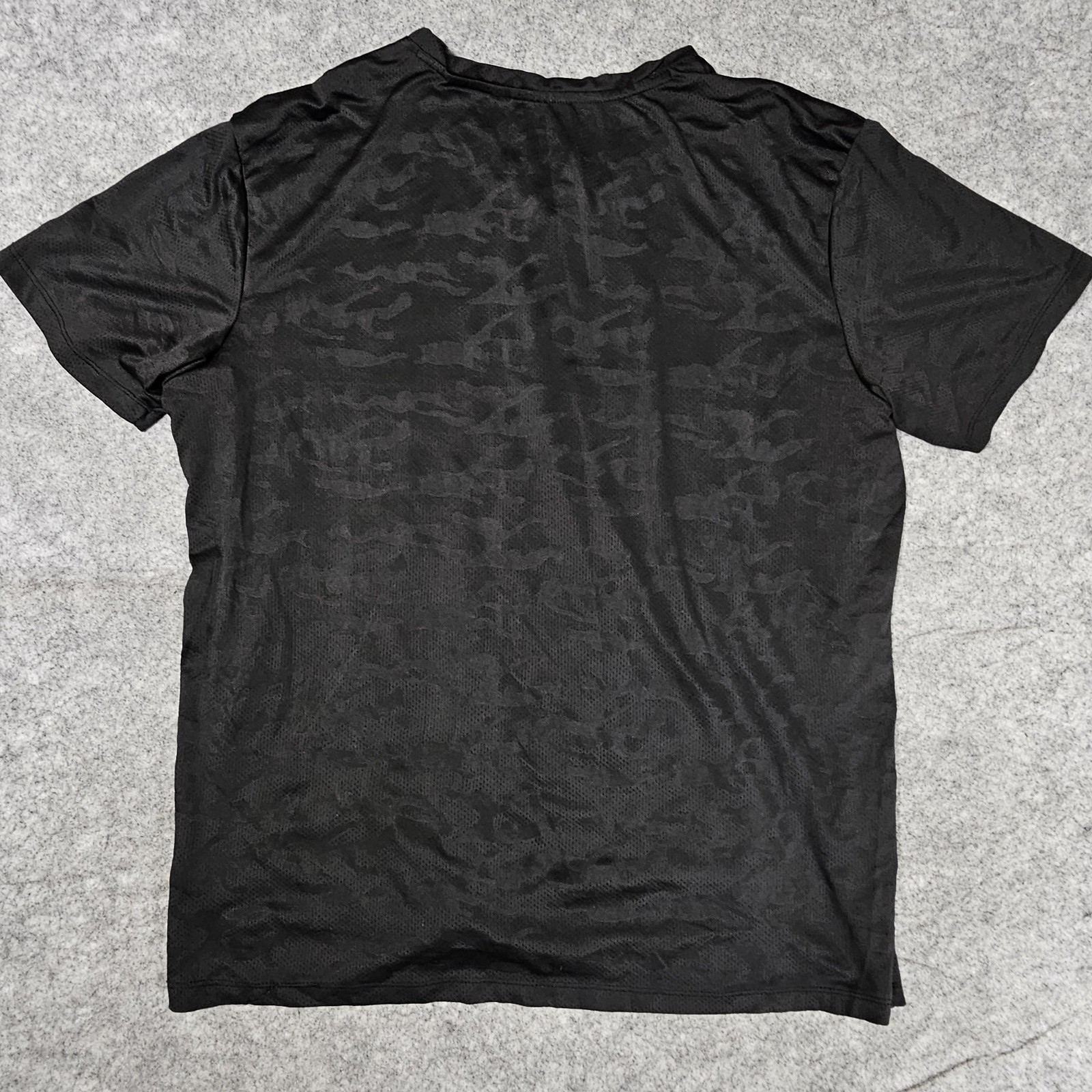 Kenneth Cole V-Neck T-Shirt Men L Black Mesh Camo Polyester Spandex gallery