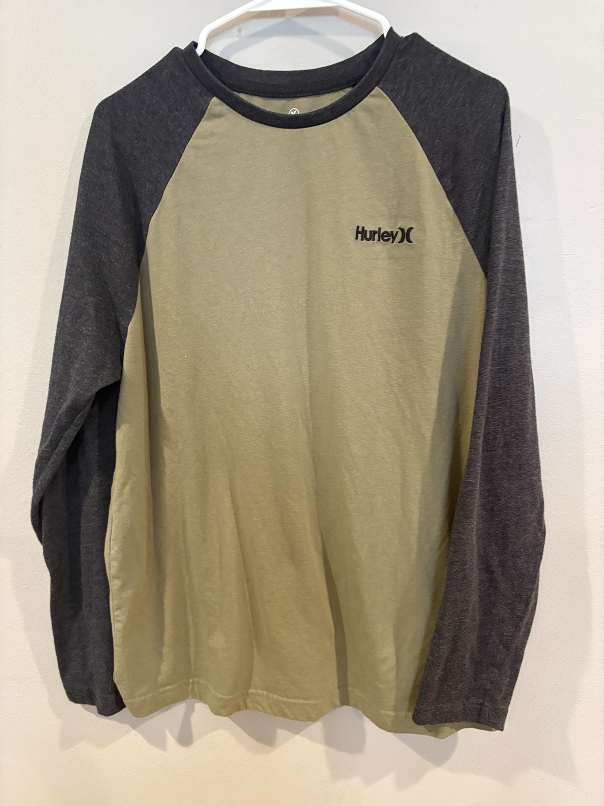Hurley Men’s Regular Size M Colorblock Crew Neck Long Sleeve Knit T-Shirt gallery