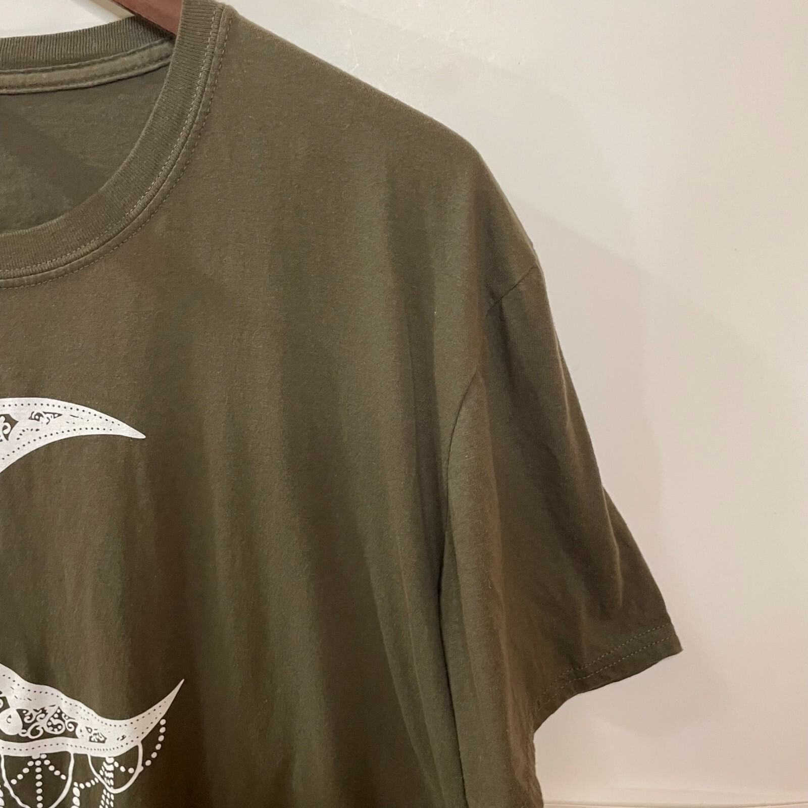 Gildan Adult Softstyle T-Shirt Crecent Moon Logo XL Olive Crew Neck T-Shirt gallery