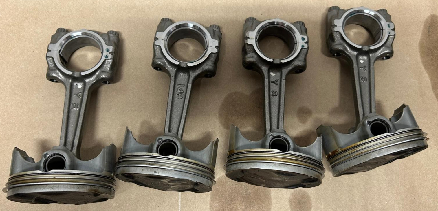 2009 YAMAHA YZF-R1 PISTONS WITH VALVE STRIKE