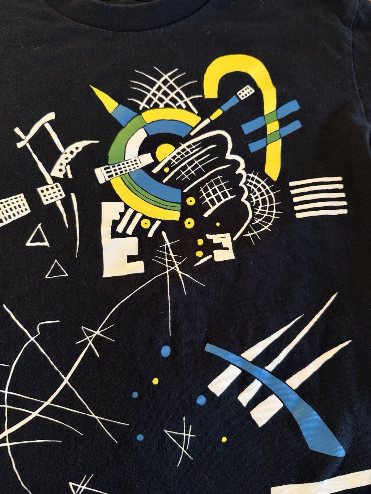 Uniqlo MoMA Kandinsky Small Worlds VII 1922 Graphic T Shirt Medium Black Art Tee gallery