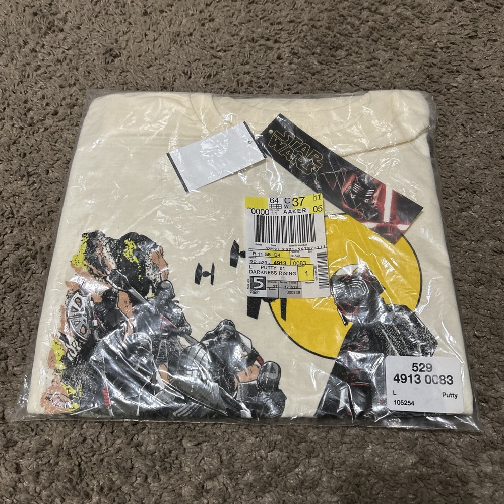 NWT RARE Star Wars T-Shirt Size Large!! Darkness Rises First Order QUALITY!