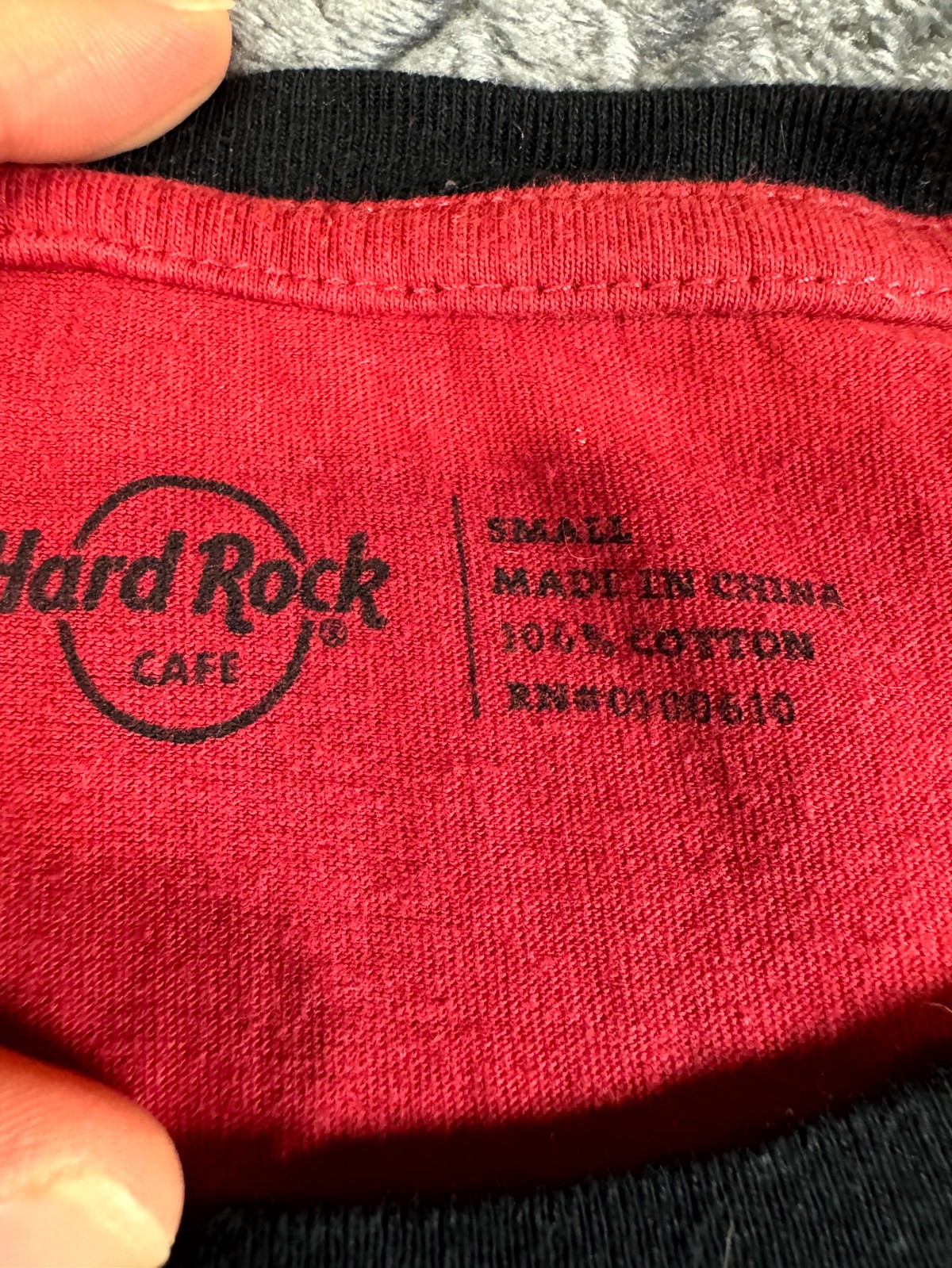 Hard Rock Cafe T Shirt Men Small Red Graphic Print Crew Neck Casual Pullover Tee gallery