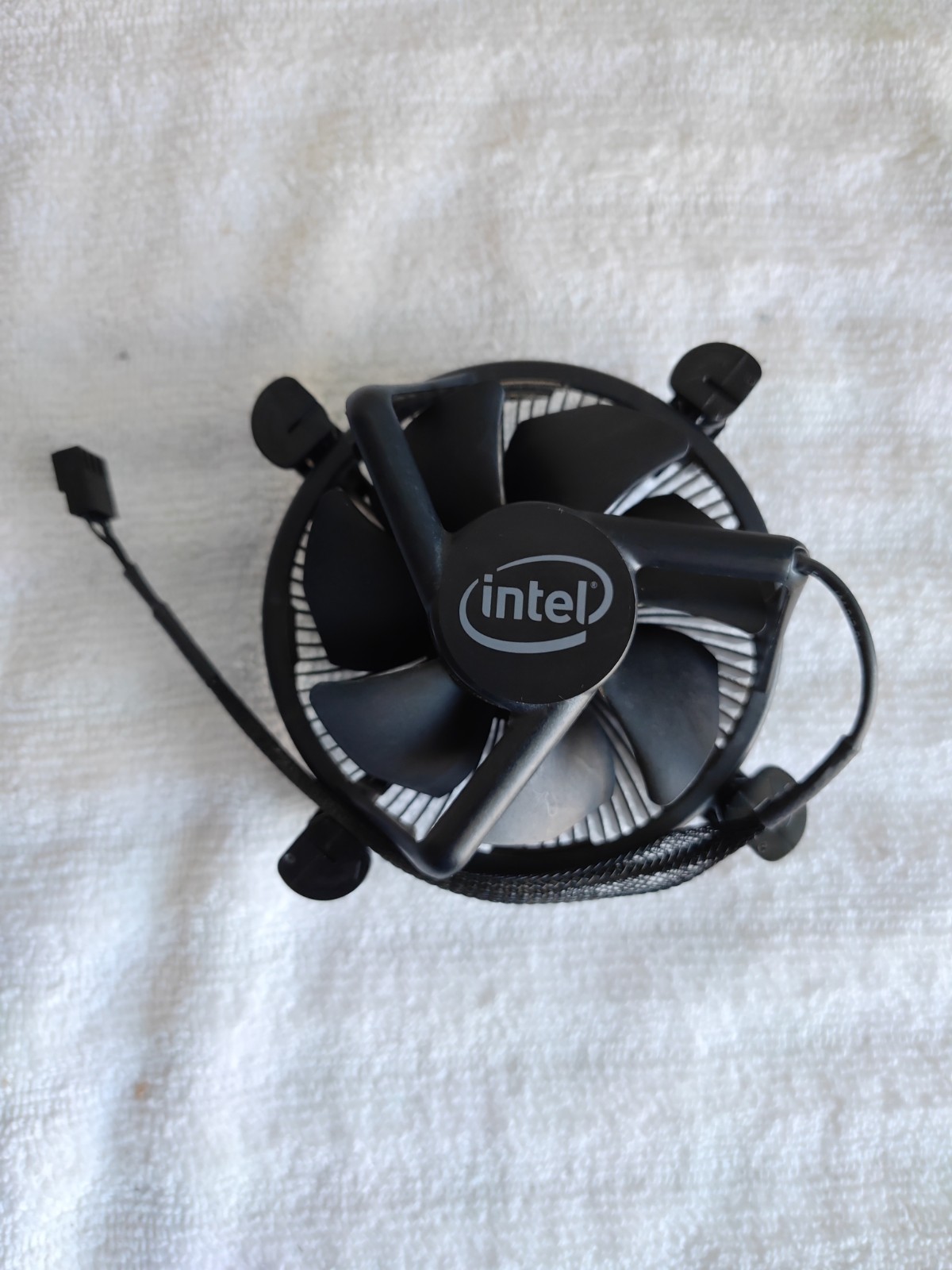 Intel Core i3 10105F With Intel Stock Cooler