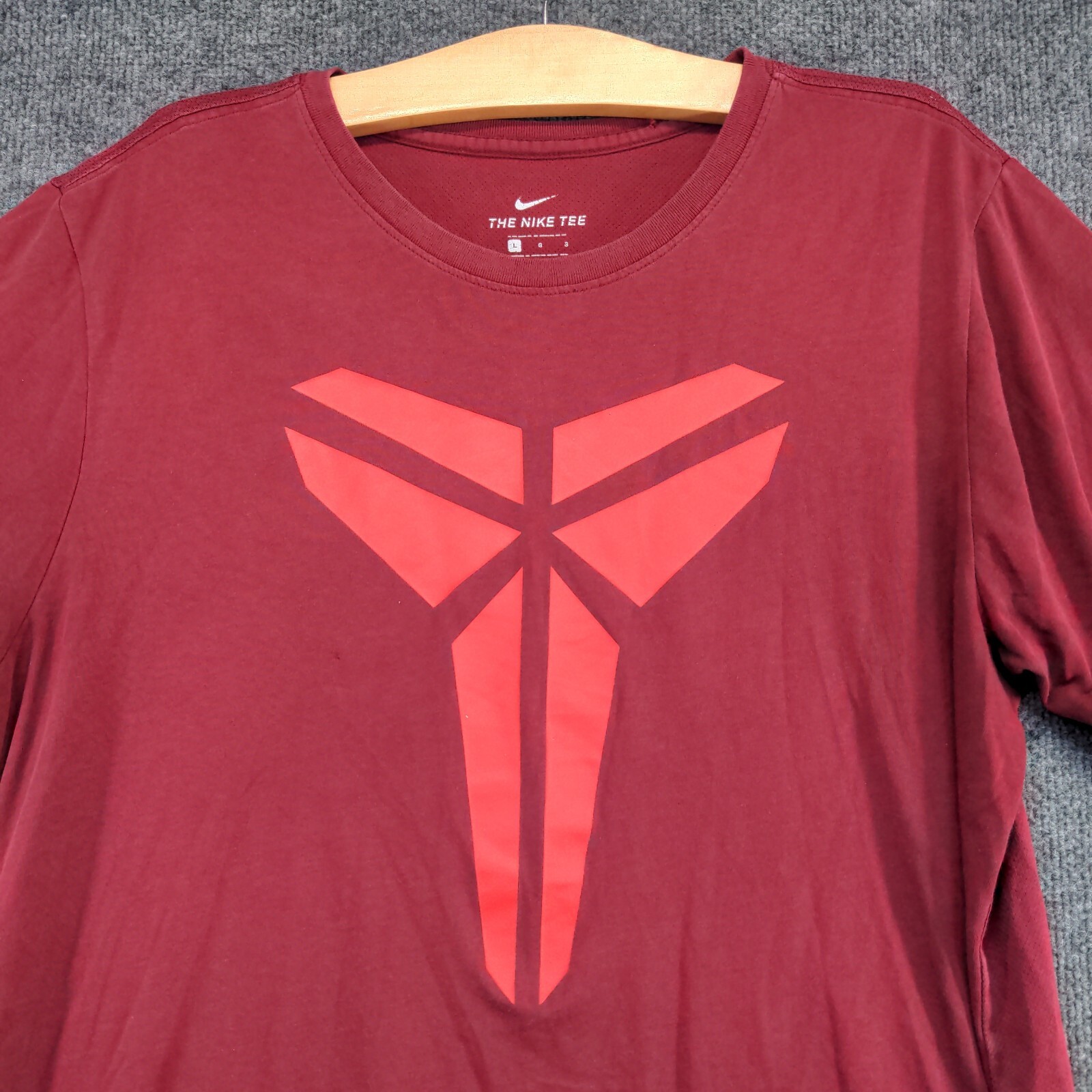 Nike Dri Fit Men's T Shirt Red Size L PolyCotton Triangle Logo gallery