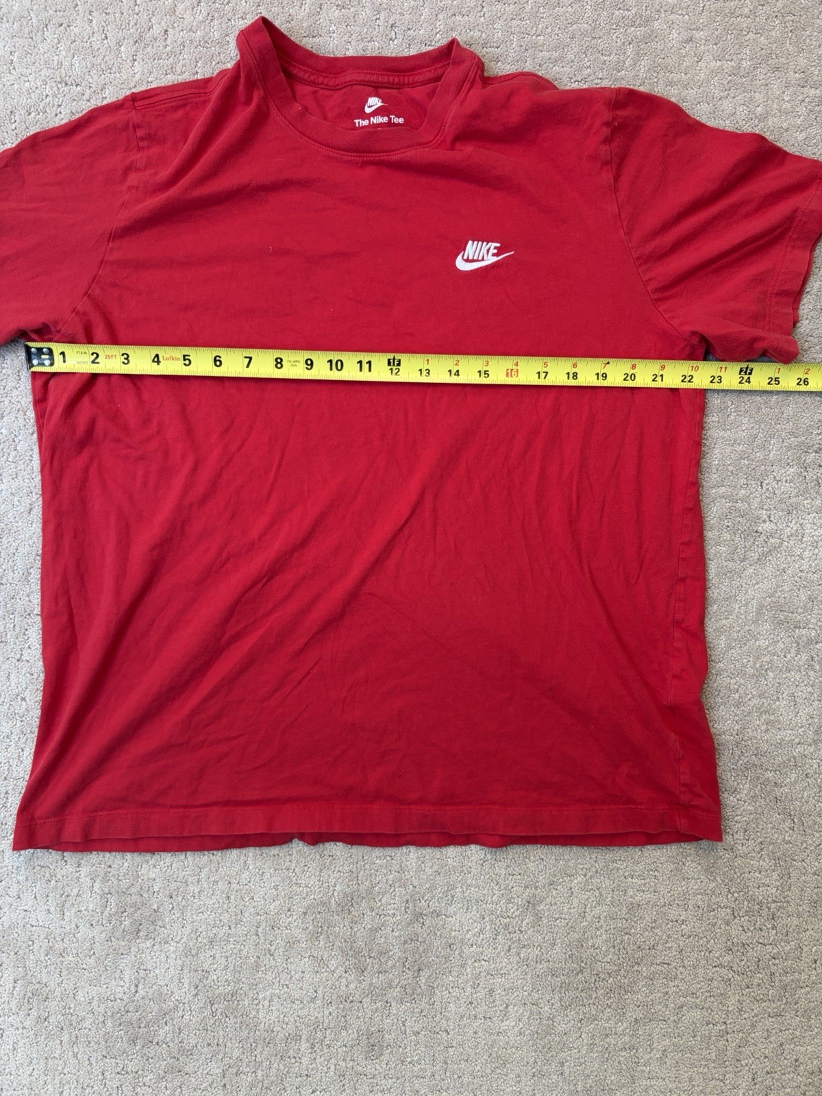Nike Men’s Sportswear Club T Shirt Red Size XL gallery