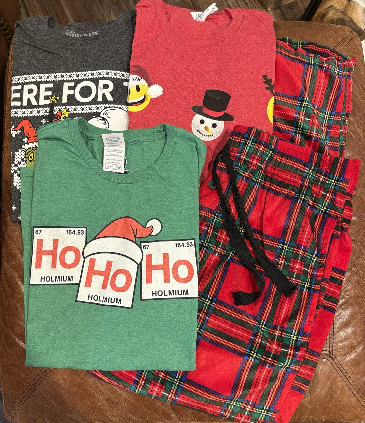 Plaid Flannel Pants & 3 Christmas T-Shirts Men’s (or Women’s) Size Medium gallery