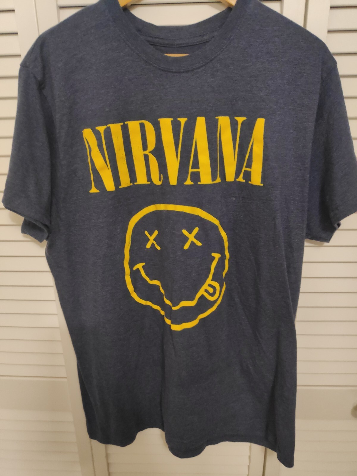 Nirvana Men’s Officially Licensed Kurt Cobain Smiley Face Retro Rock T-Shirt~XL