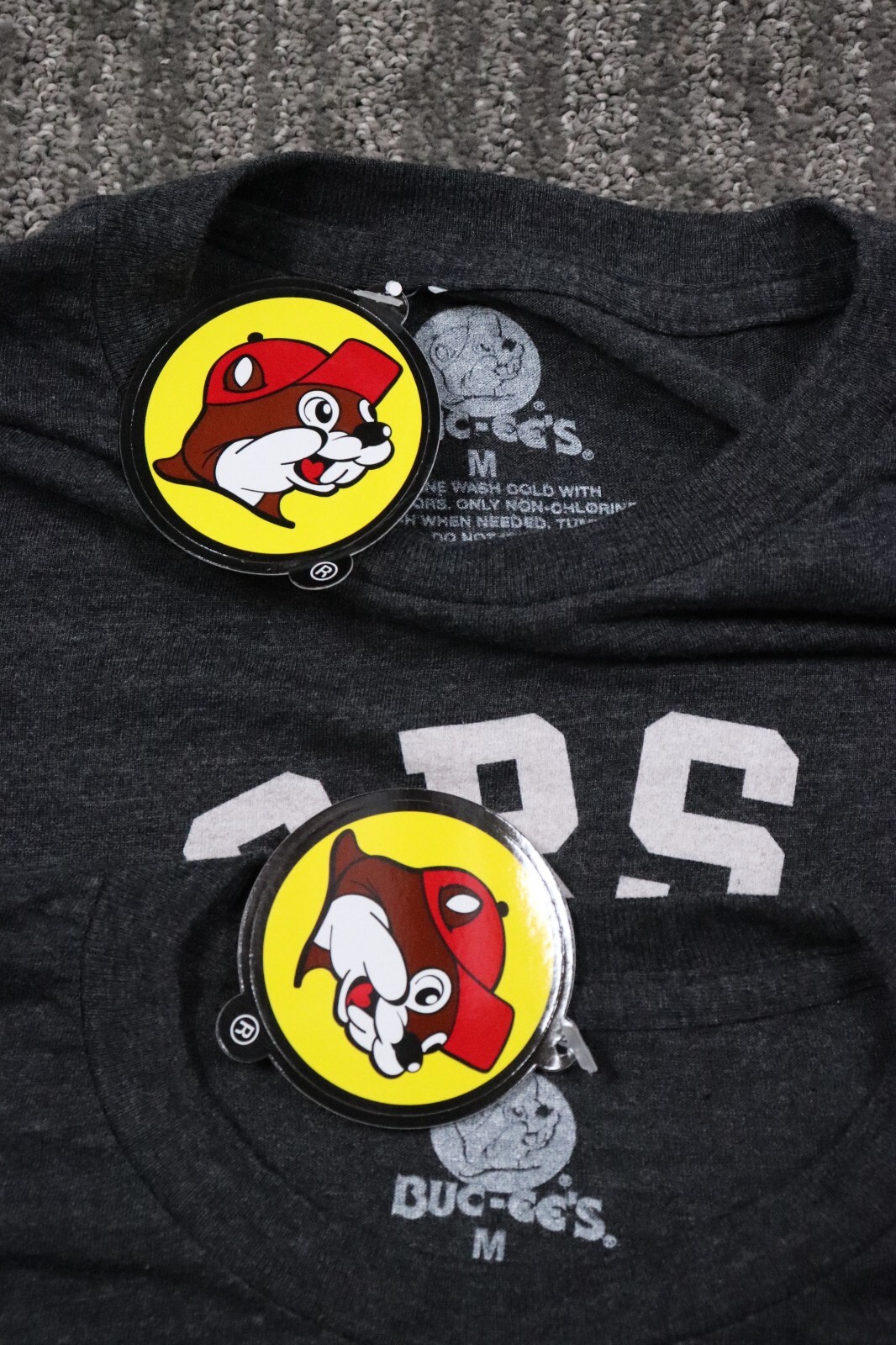 Buc-ee's Lot of 2 Adult medium T-Shirt 2022 Seniors Beaver Nuggets NWT gallery
