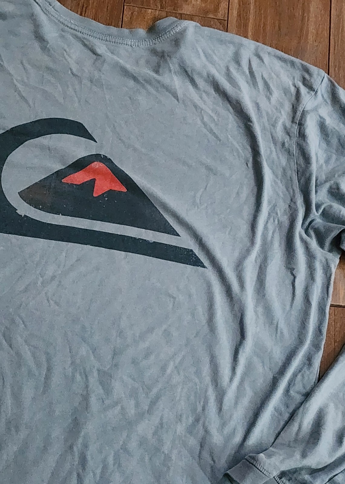 Quiksilver T-Shirt Men's Sz XL Modern Fit Mountain and Wave Classic Surfing Tee gallery