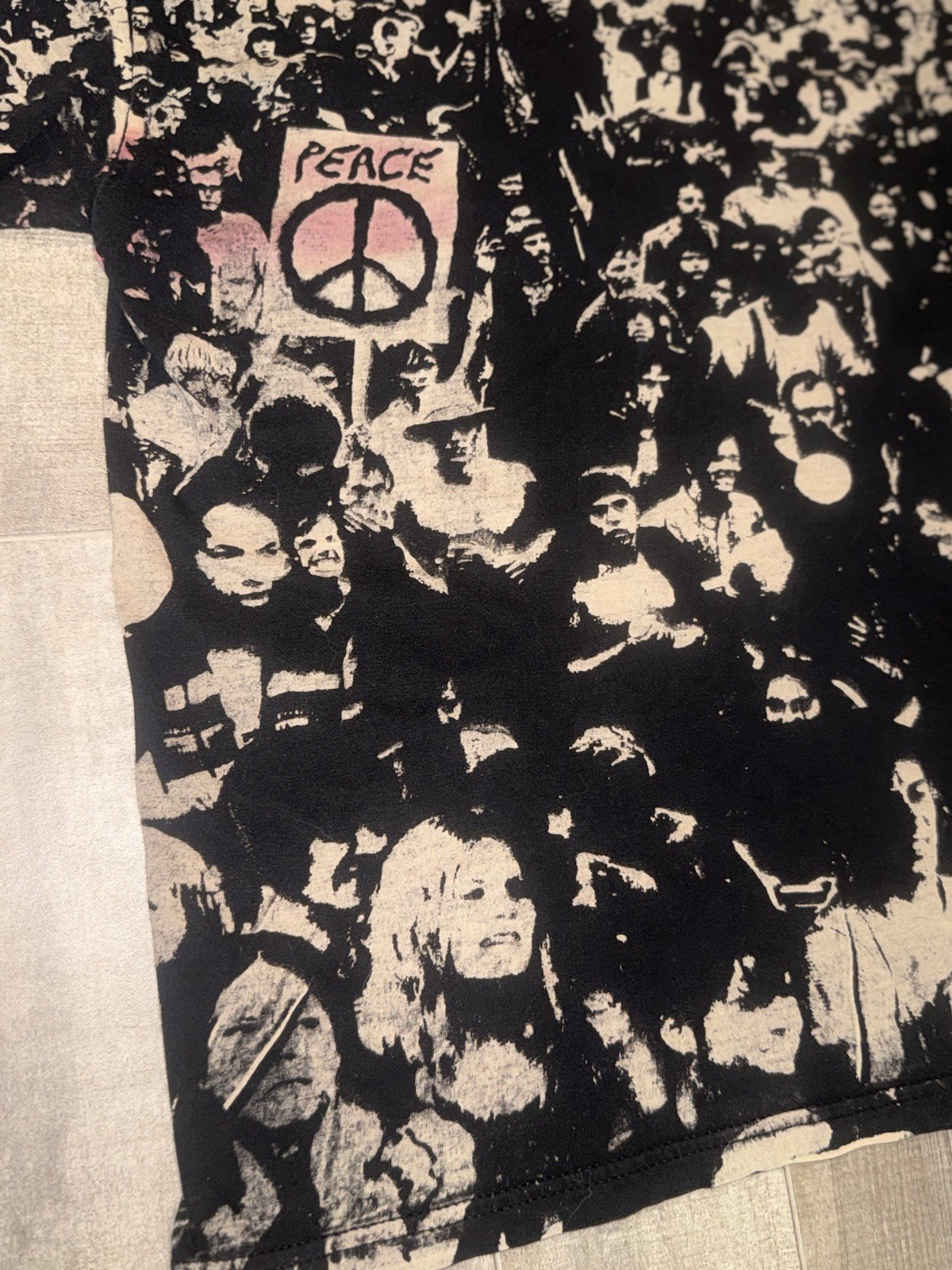 Vitnage 2009 2000s Woodstock Peace Music All Over Print Band Tee T-Shirt Medium gallery