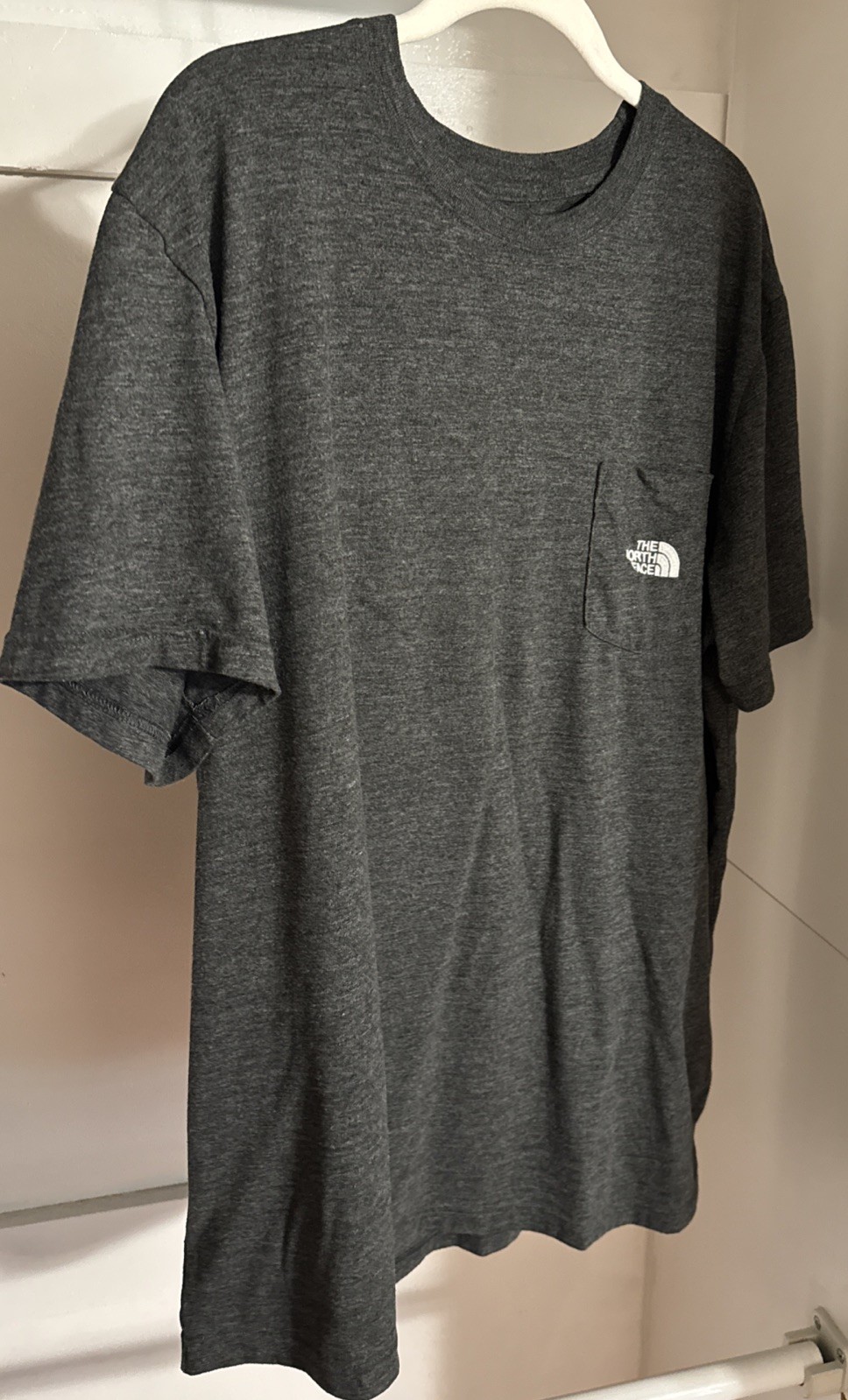 The North Face Mens Simple Logo Tri-Blend Short Sleeve Pocket T-Shirt gallery