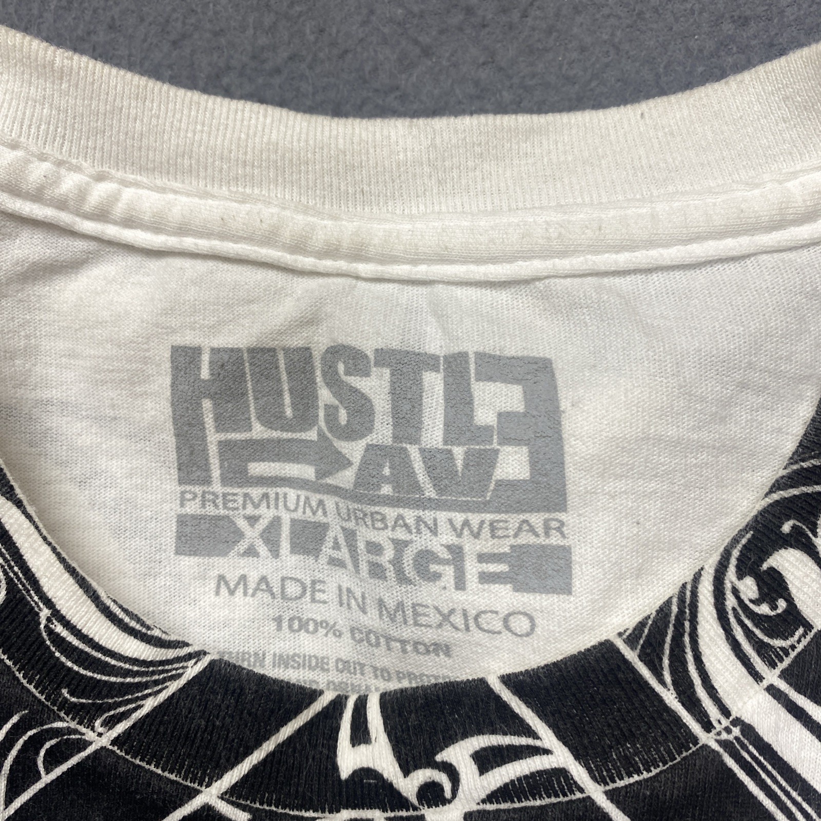 Hustle Avenue Mens T-Shirt XL White Skull Graphic Streetwear Y2K Grunge Tribal gallery