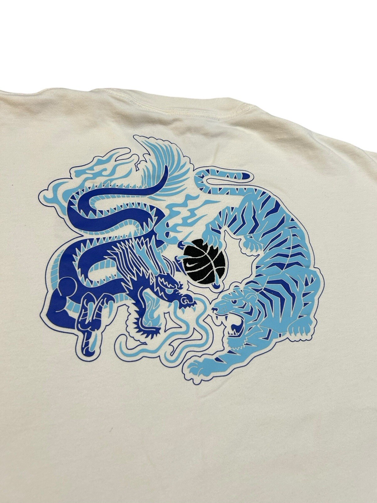 The Nike Tee Chinese Dragon Vs Tiger T-shirt Size Medium White Blue Short Sleeve gallery