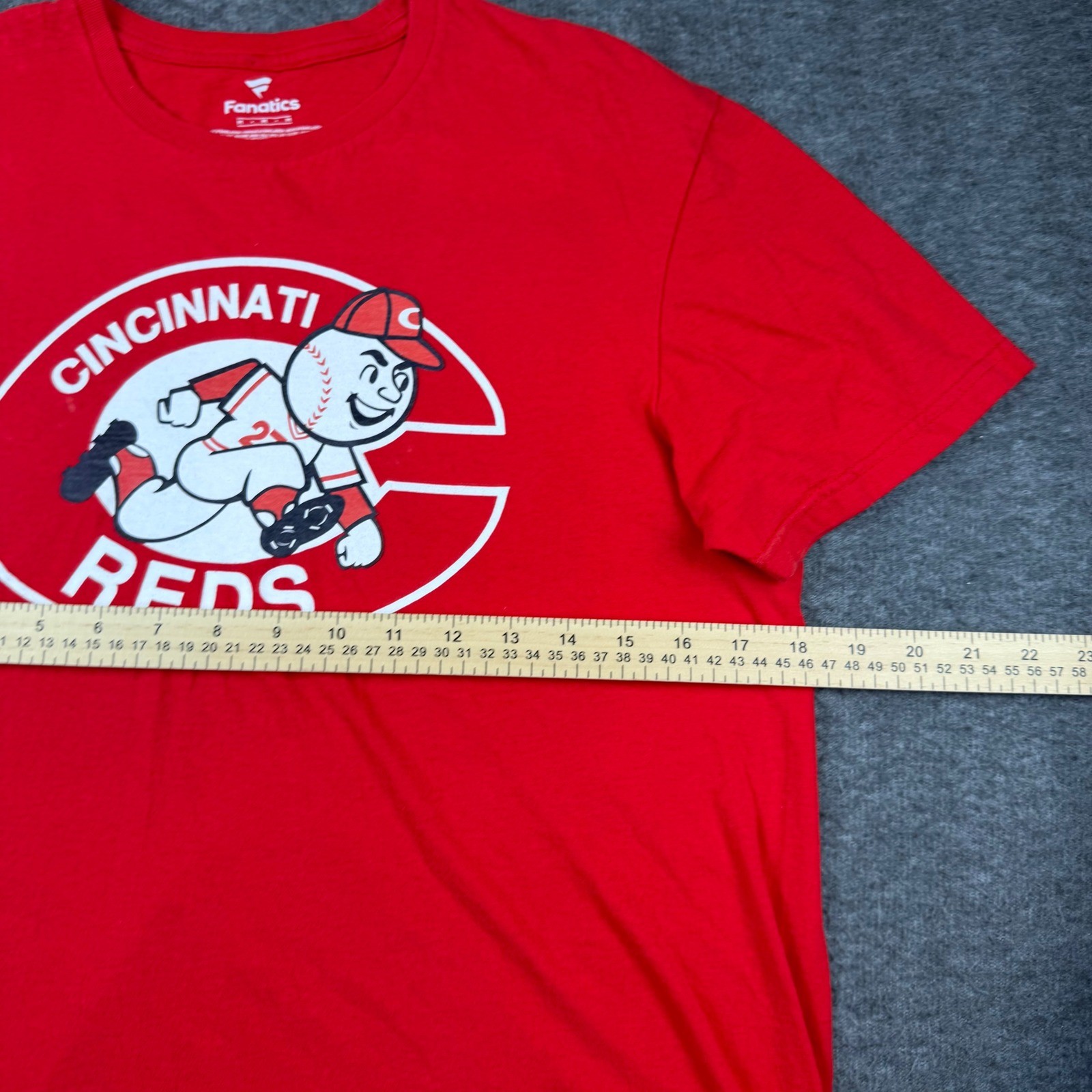 Fanatics T-Shirt Men's Medium Red Cincinnati Reds Mr Redlegs MLB Baseball Tee gallery