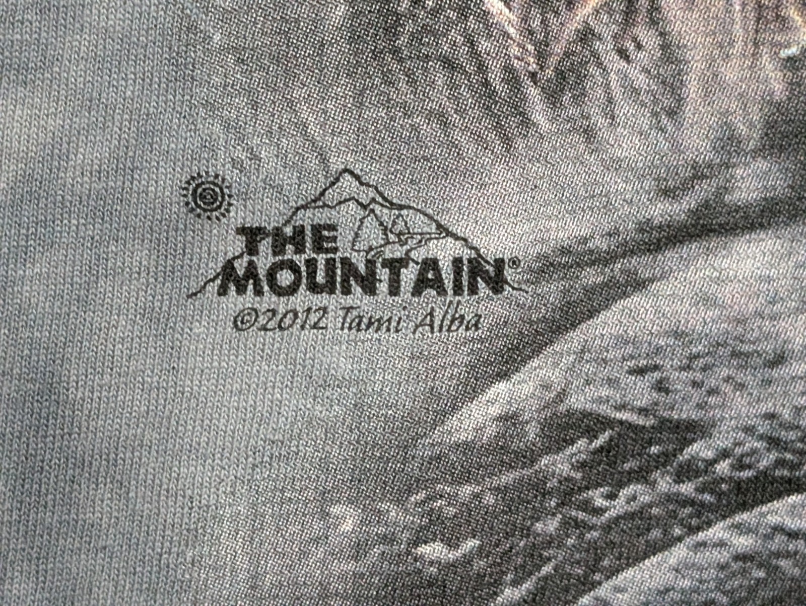 The Mountain T-Shirt Men's Gray American Wolves Rock XL Retired Logo #1150 NWOT gallery