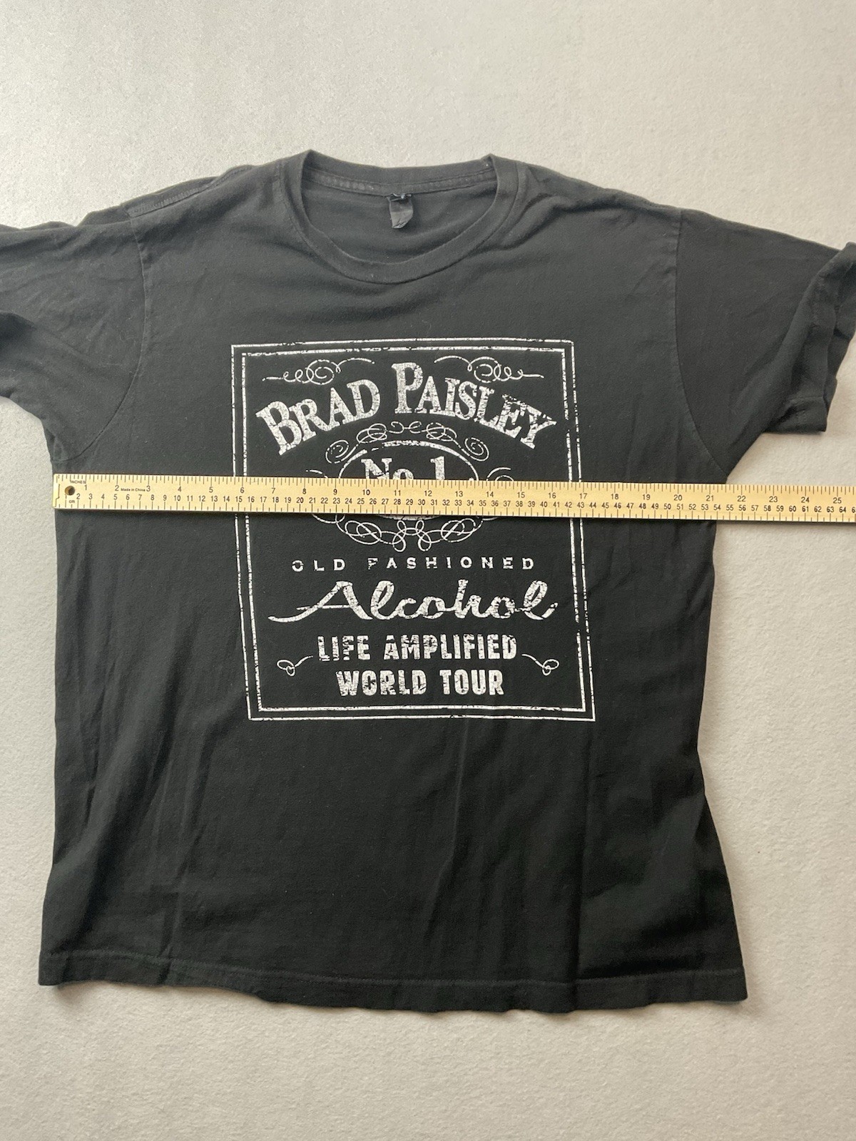 Brad Paisley Men's Life Amplified World Tour Shirt Size Large gallery