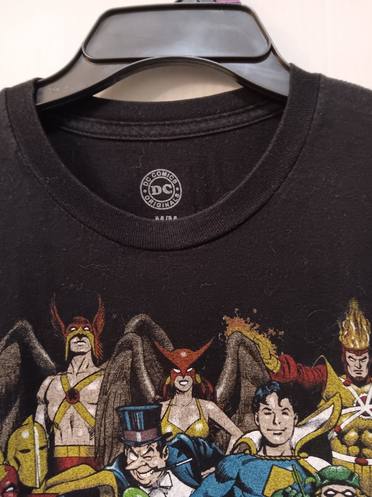 DC COMICS HEROES & VILLAINS T-SHIRT SIZE MEDIUM gallery