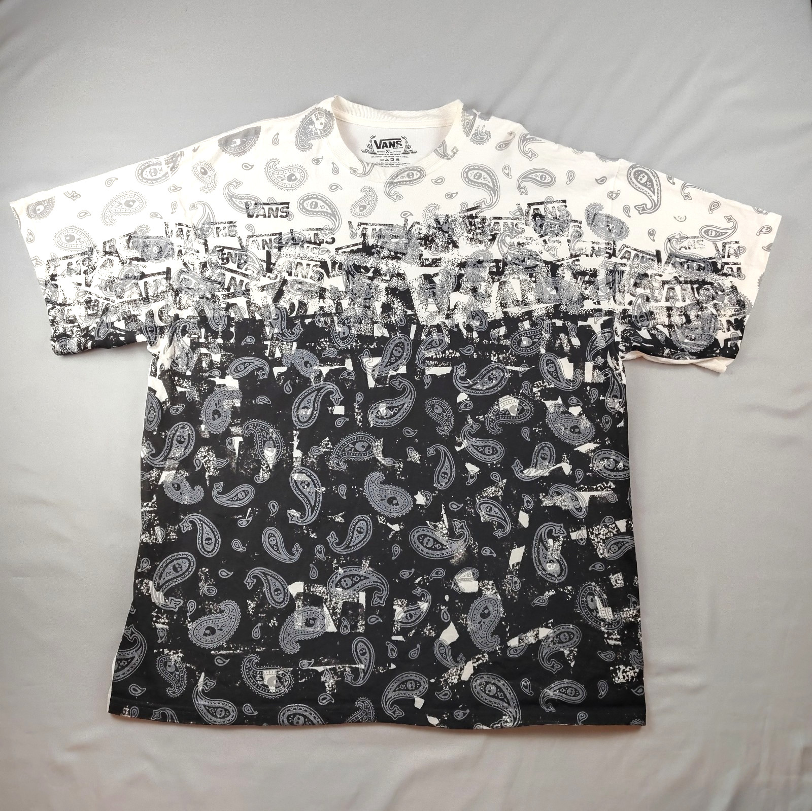 Vans T Shirt Men's XL White Black Paisley Bandana Graphic Short Sleeve Cotton gallery