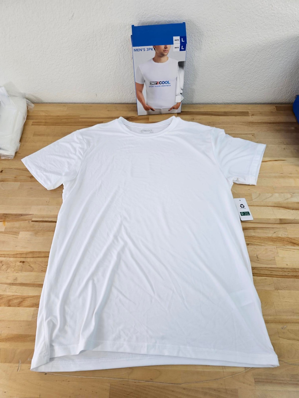 L / LARGE WHITE – 3 PACK – 32 Degrees Cool Men’s Short Sleeve T-Shirts Crew Neck