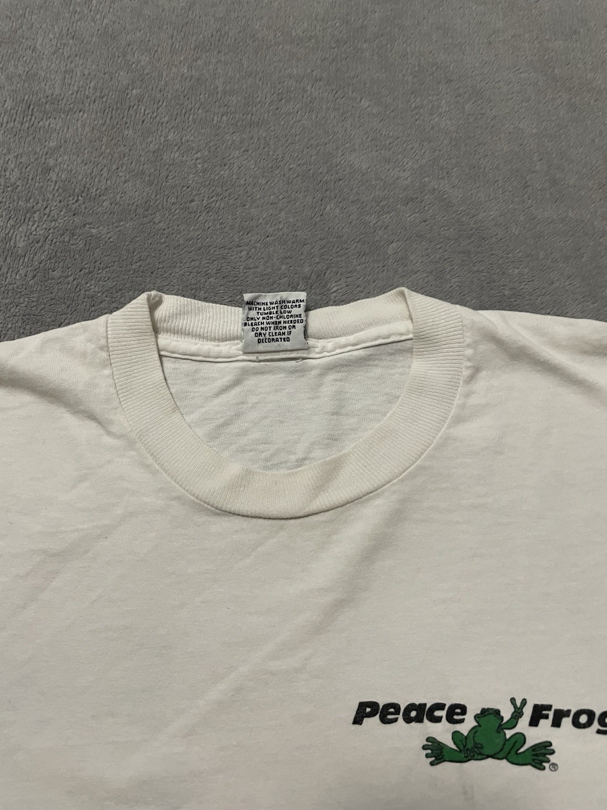 Vintage Peace Frogs Soccer Flags Graphic T Shirt USA Made White Adult Large READ gallery