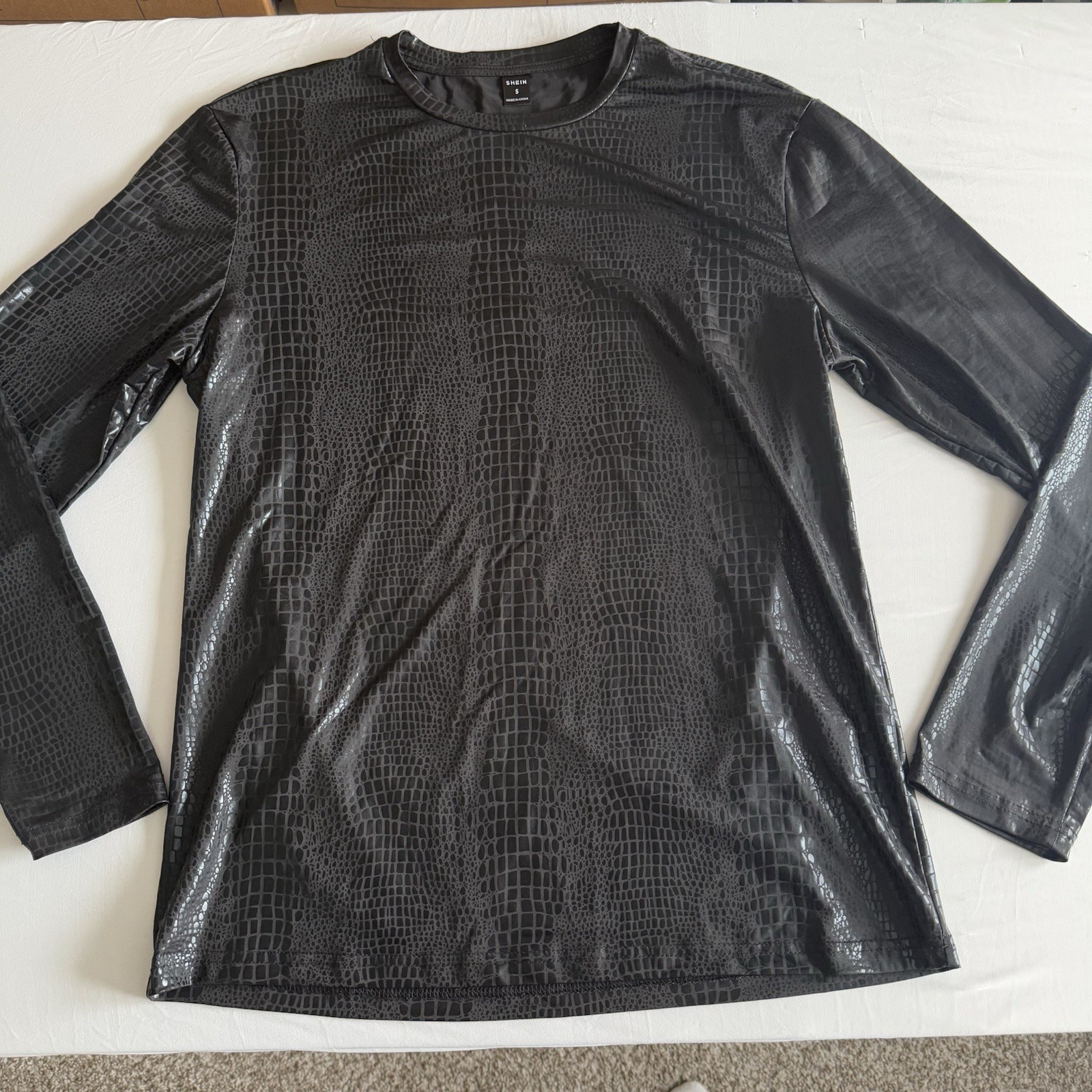 Shiny Alligator Print Long Sleeve Shirt Mens Small Black Lightweight Club Party gallery