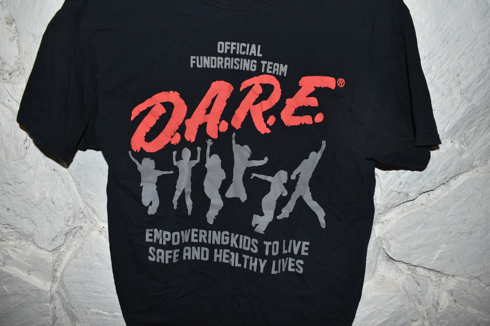 D.A.R.E. OFFICIAL FUNDRASING TEAM T-SHIRT SIZE MEDIUM (MPR77) gallery