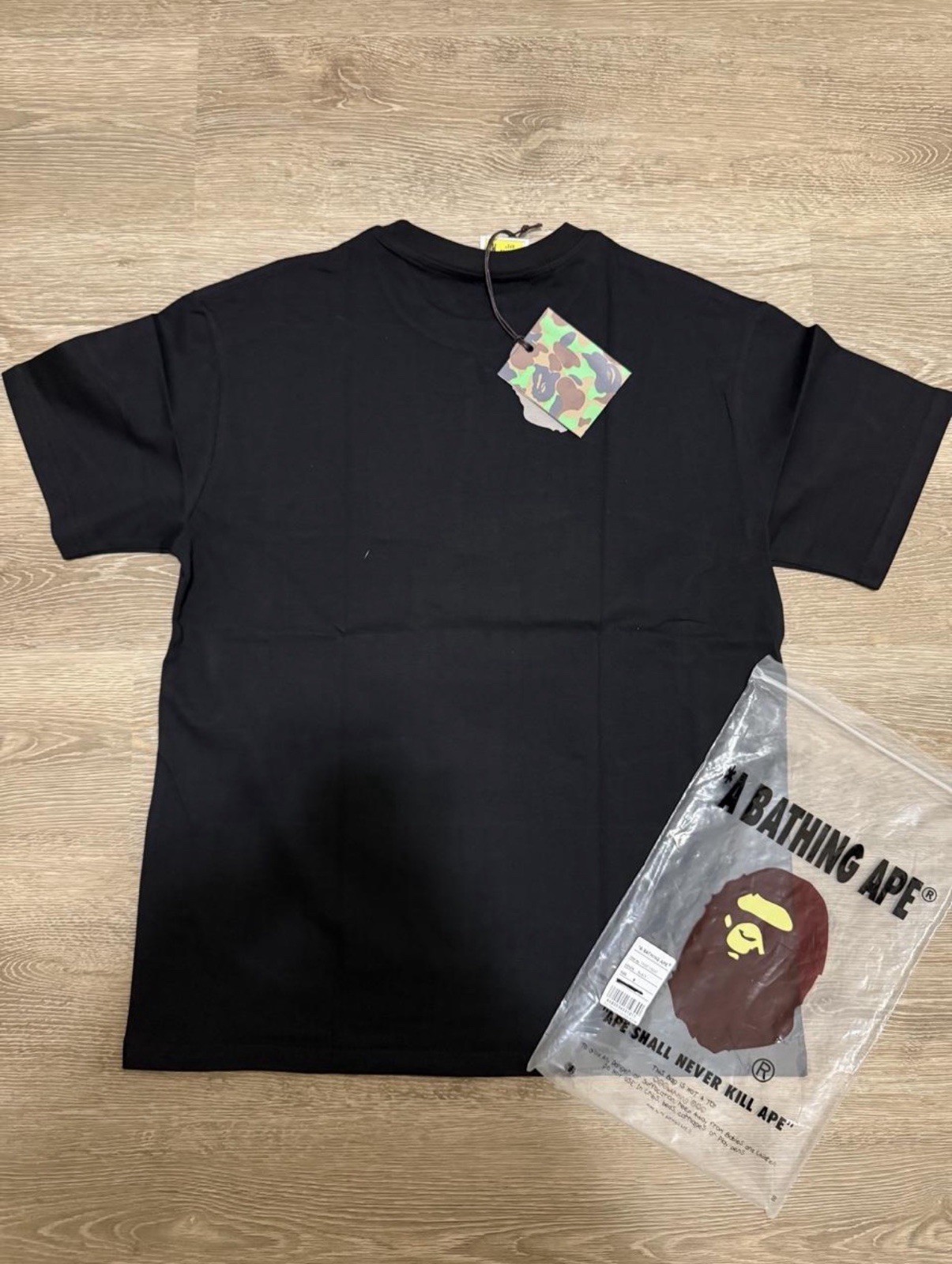 A Bathing Ape BAPE Men's Black Graphic Logo Crew Neck T-Shirt Size M gallery