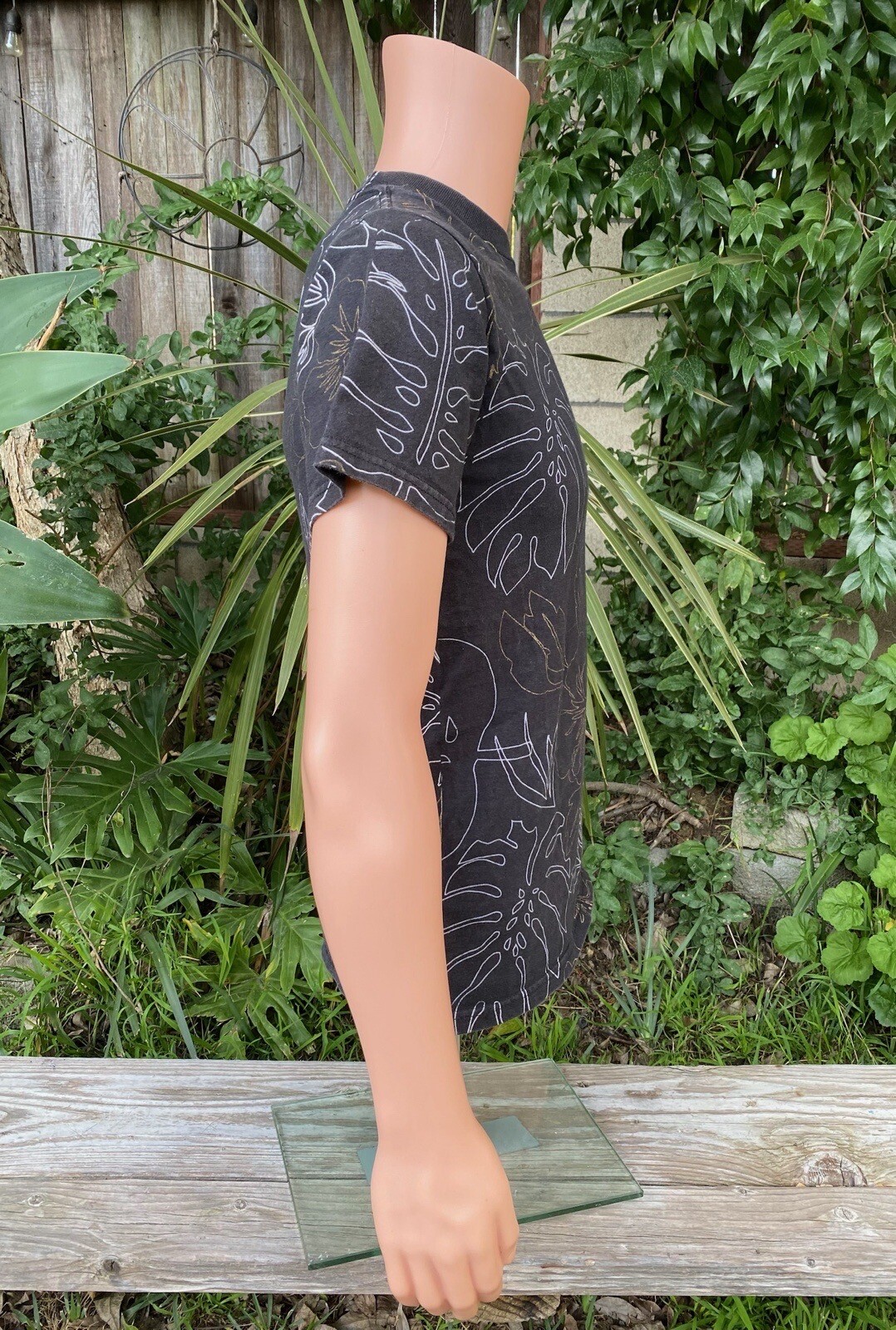 Stussy X Leilow Hawaii Stussy T-Shirt Black Gold And Silver Floral Design Size S gallery