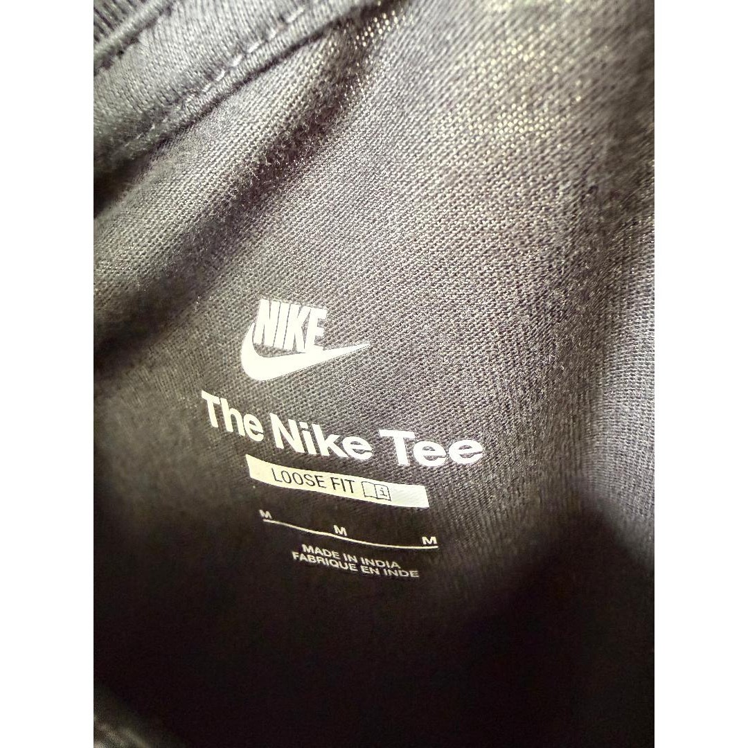 Nike. The Nike Tee. Loose fit. Men's size MEDIUM. Black tee shirt. gallery