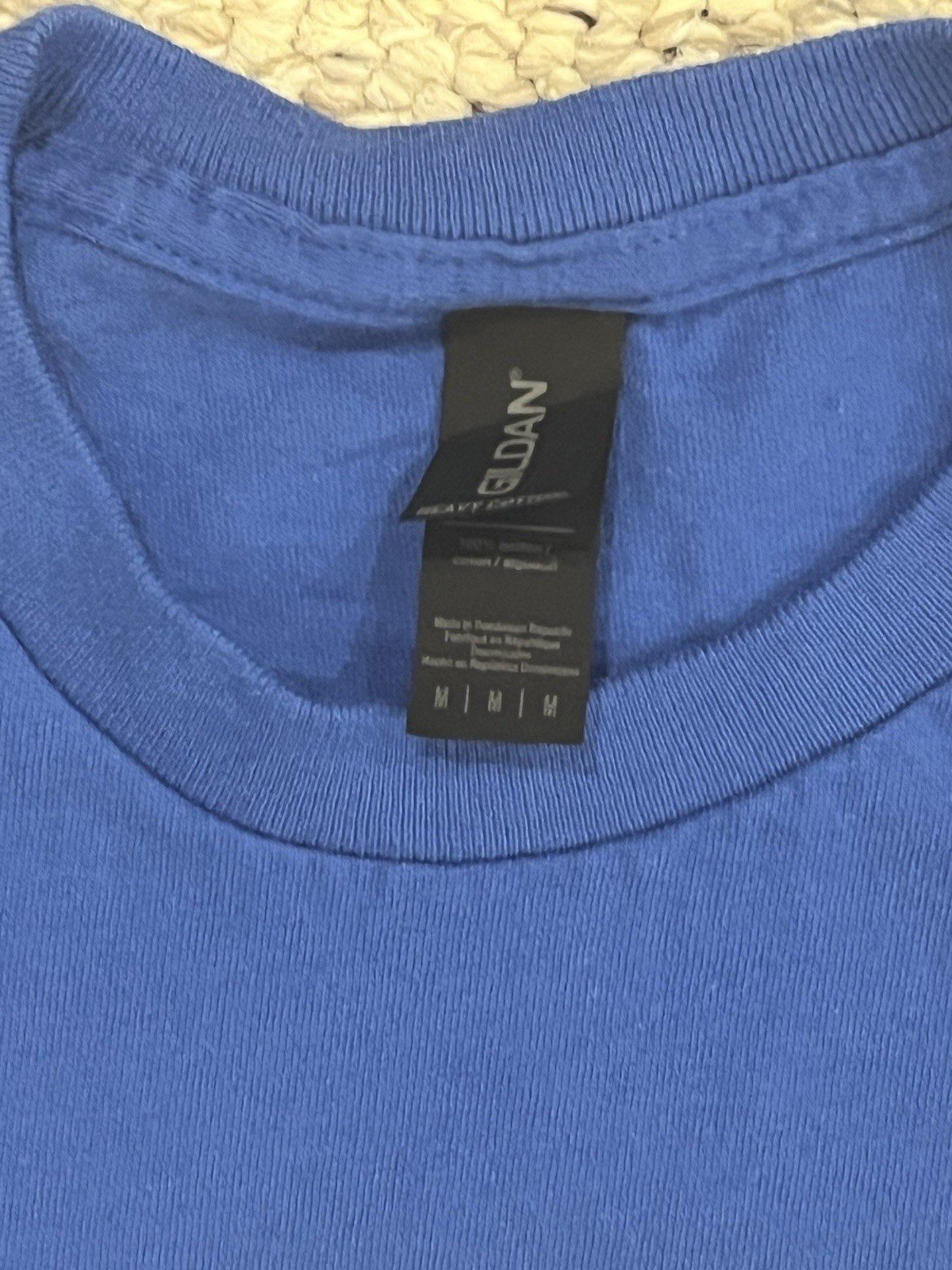 Gildan Men's Blue Delaware Track & Field Logo Crew Neck T-Shirt Size M gallery