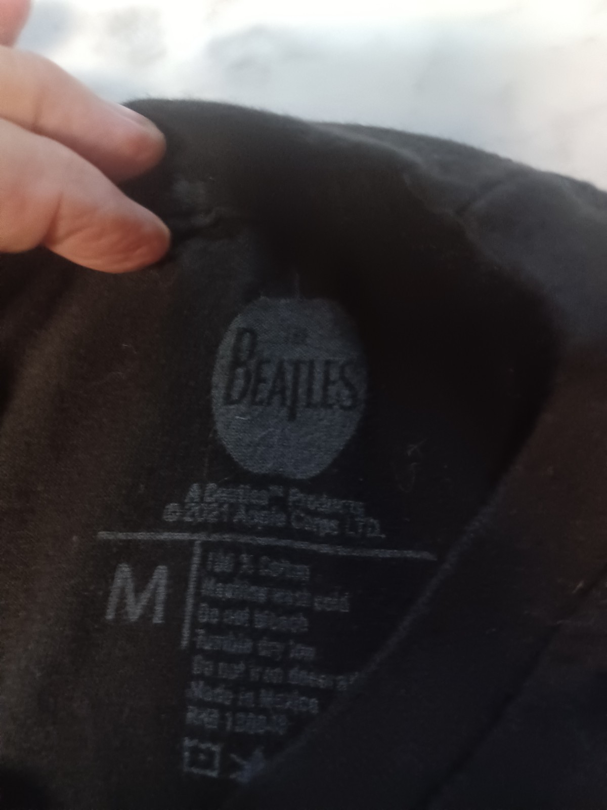 The Beatles Apple LOGO Tee Medium Black & Green gallery