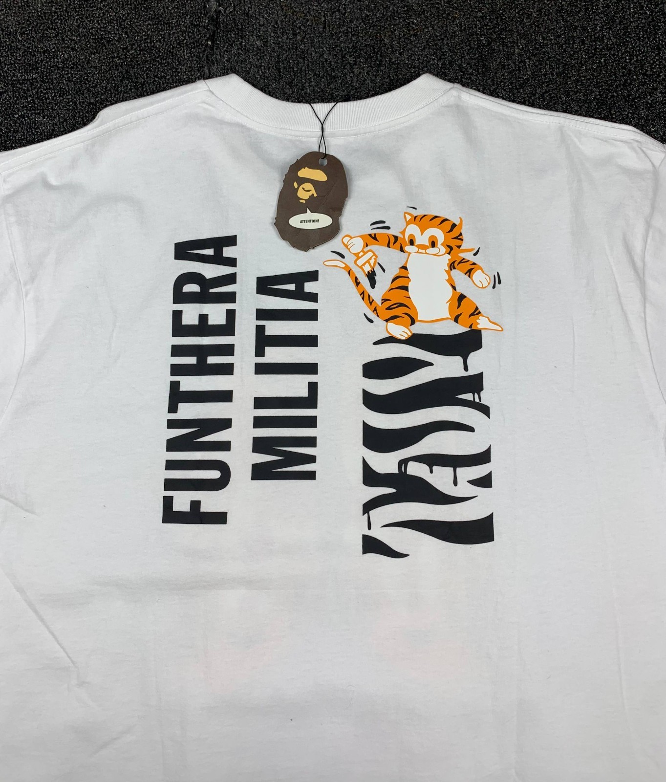 A Bathing Ape Tiger Print Short Sleeve T-Shirt White XL Cotton Graphic Top gallery